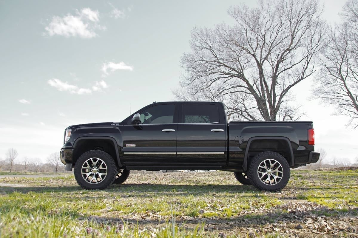 Rough Country 5in GMC Lift Kit 14-18 1500 Denali PU 4wd w/MagneRide Cast Steel 18300