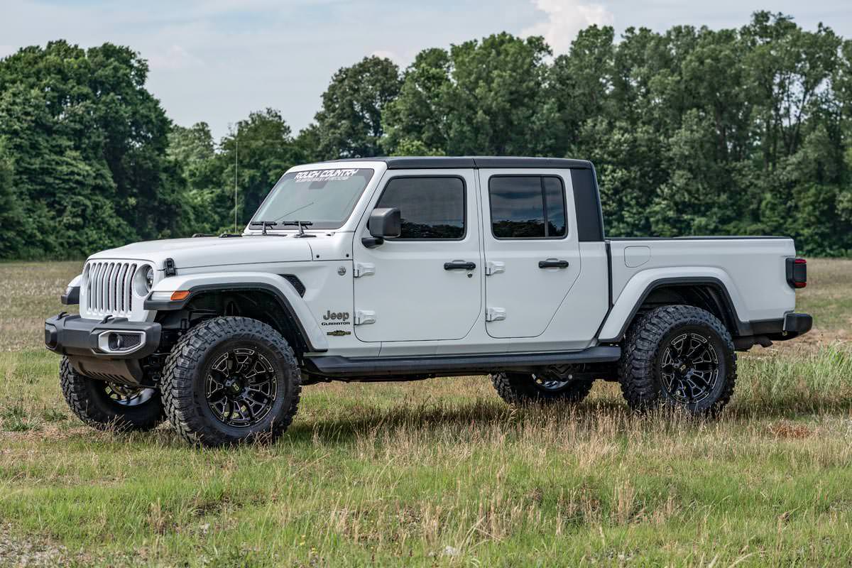 Rough Country 2.5" Leveling Kits | Springs | M1R | for Jeep Gladiator JT 4WD (2020-2023) 64844