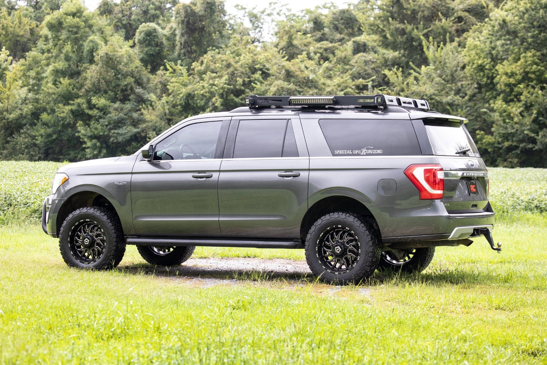Rough Country 3" Lift Kit UCA M1 Struts For Ford Expedition 4wd 2018-2021 40240