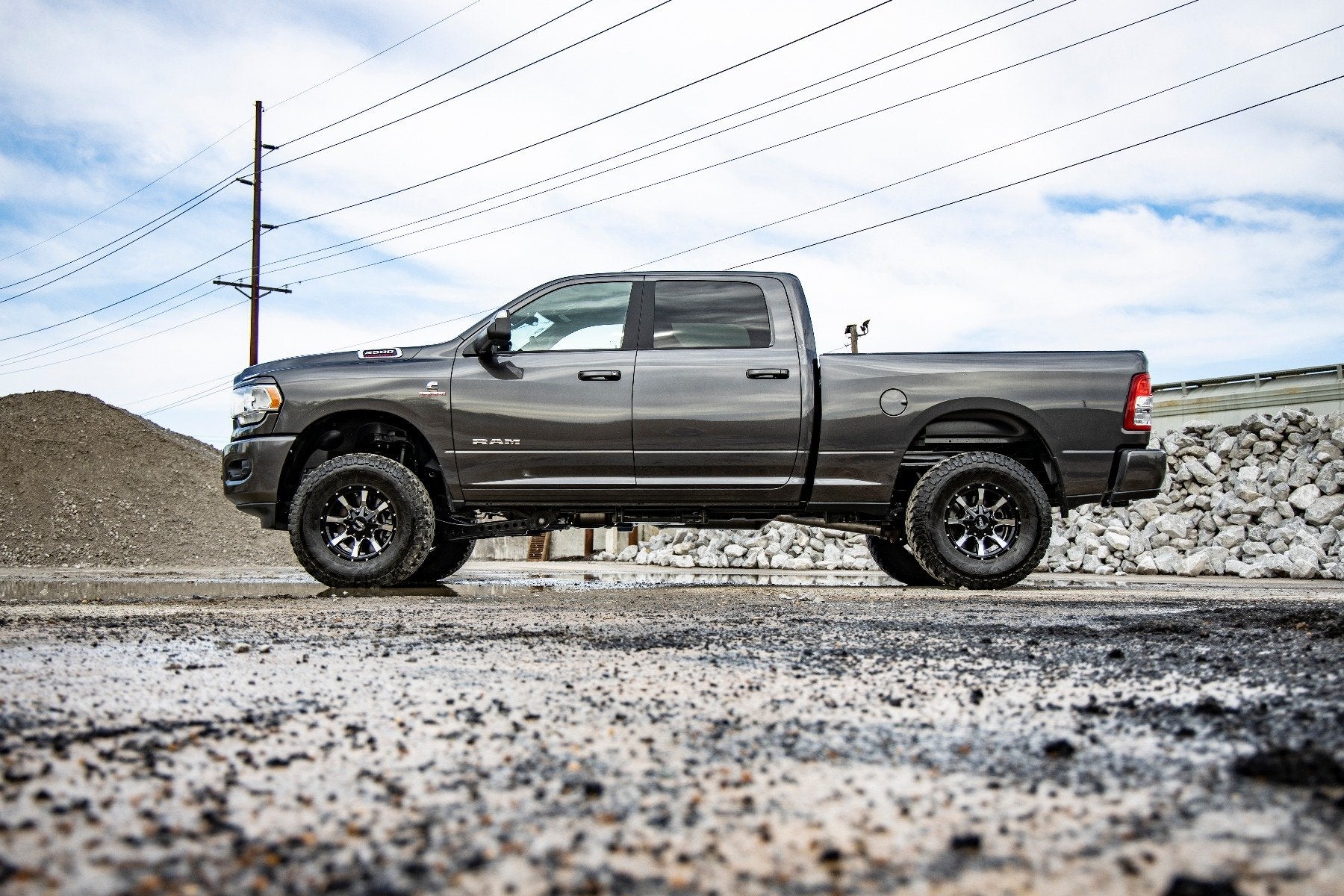 Rough Country 2.5 Inch Leveling Kit RR Leaf M1 Ram 2500 2014-2023 37740