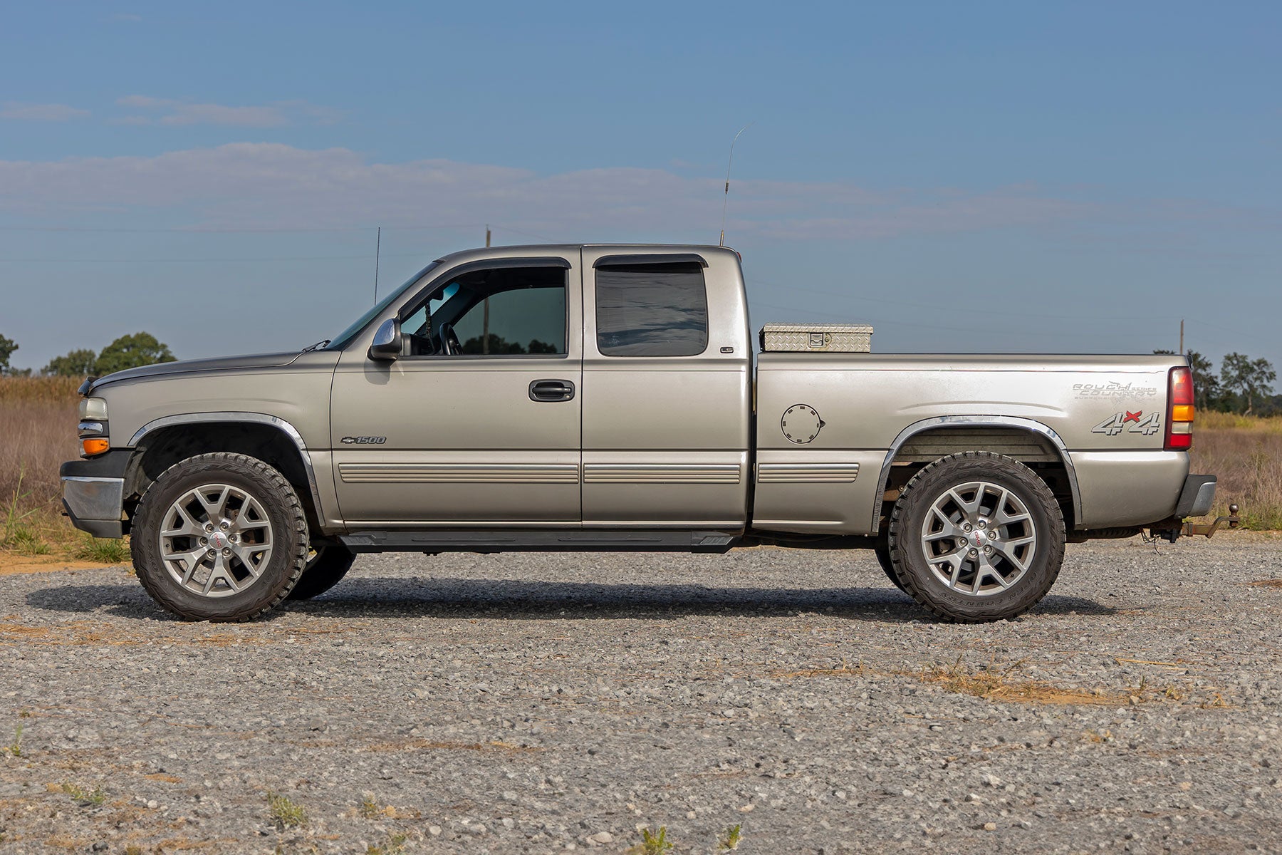 Rough Country HD2 Running Boards Ext Cab Chevy/GMC 1500/2500HD 99-06 & Classic SRB990677A