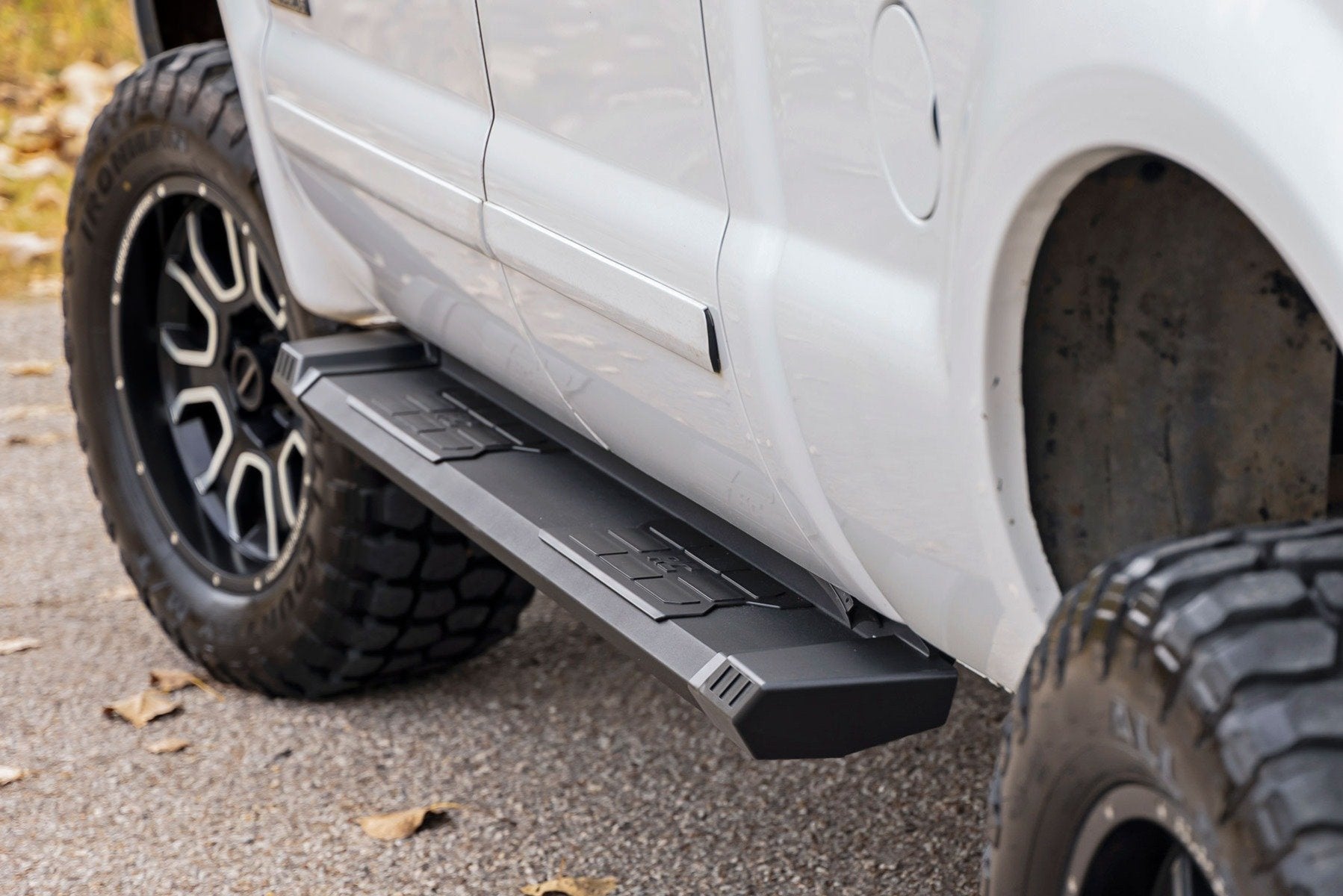 Rough Country HD2 Running Boards Super Crew Cab Ford F250/F350 99-16 SRB991691A