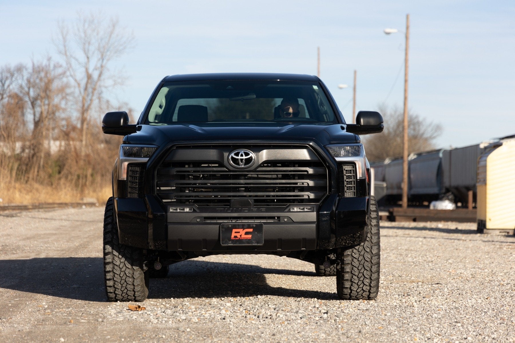 Rough Country 2" Leveling Kit Loaded Strut Toyota Tundra 4WD 2022 501148