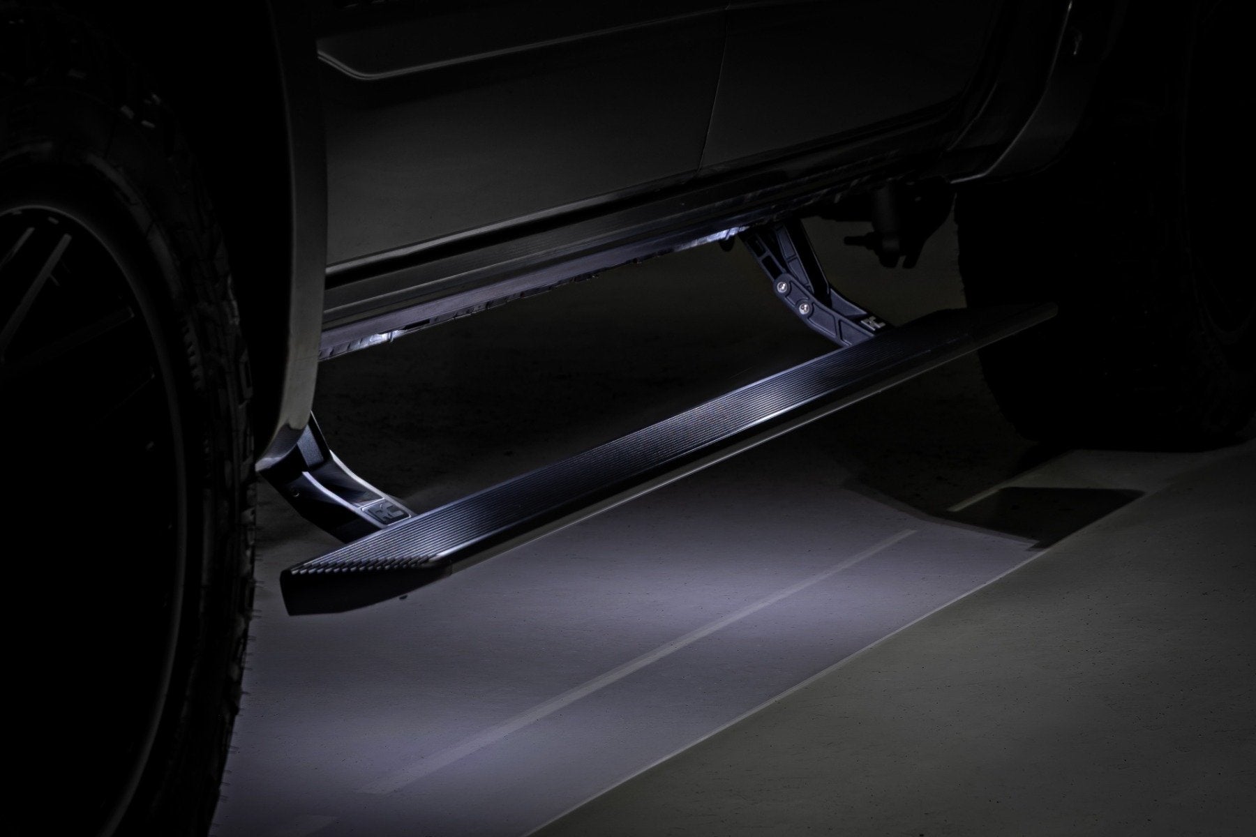 Rough Country Power Running Board HT-Series CrewCab for Ram 1500 19-25/TRX 21-24 ESR61920