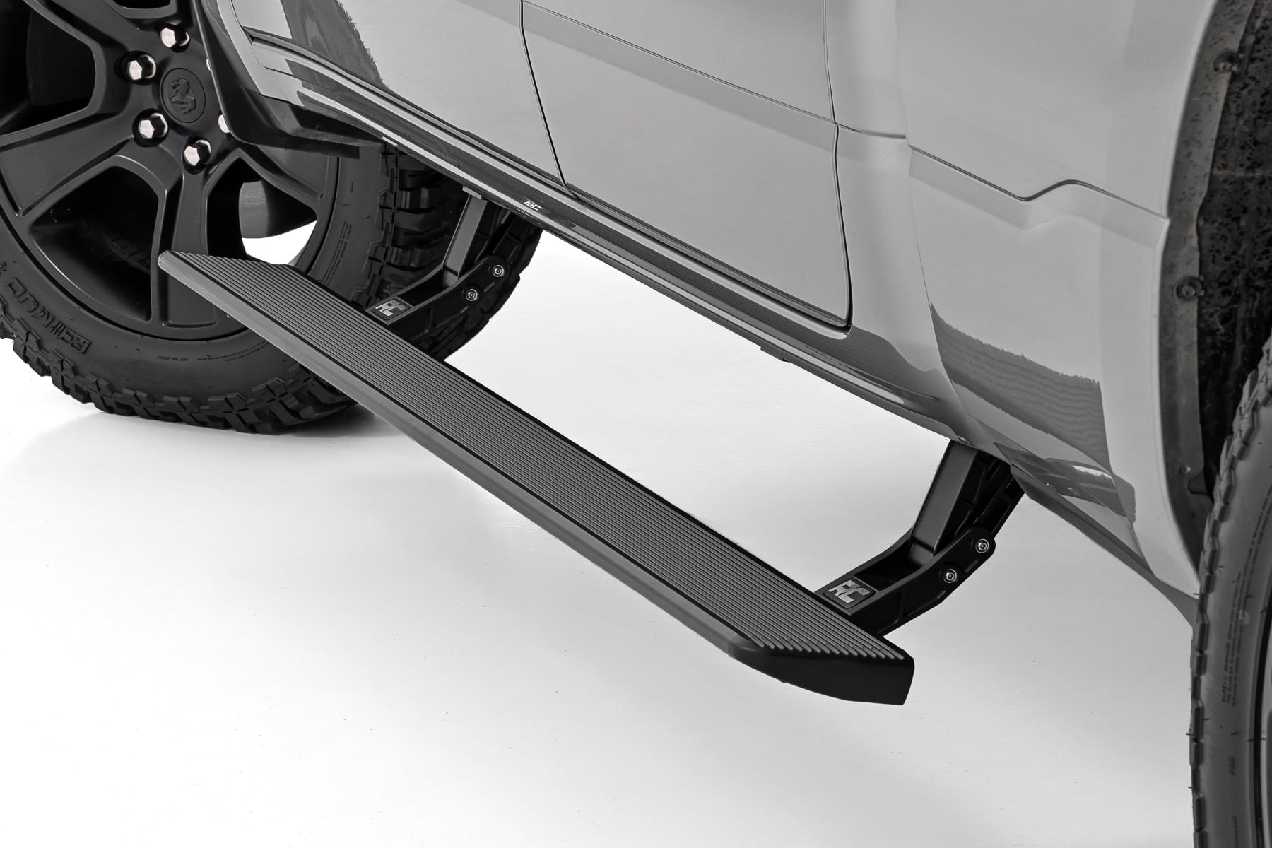 Rough Country Power Running Boards HT-Series Quad Cab for Ram 1500 19-25/TRX ESR61925
