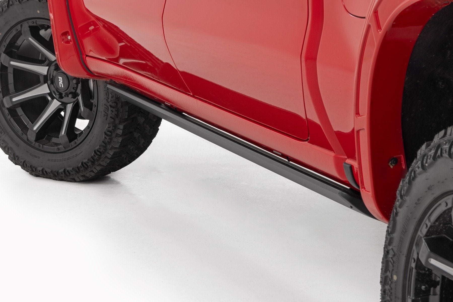 Rough Country Pwr Running Boards HT-Series CrewCab Chevy/GMC Pickups 19-26 ESR51920