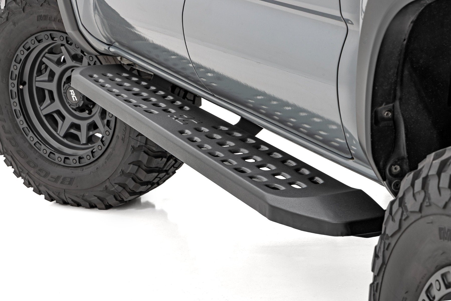 Rough Country RPT2 Running Board | Double Cab | Black | for Toyota Tacoma 2WD/4WD (2016-2023) 44012