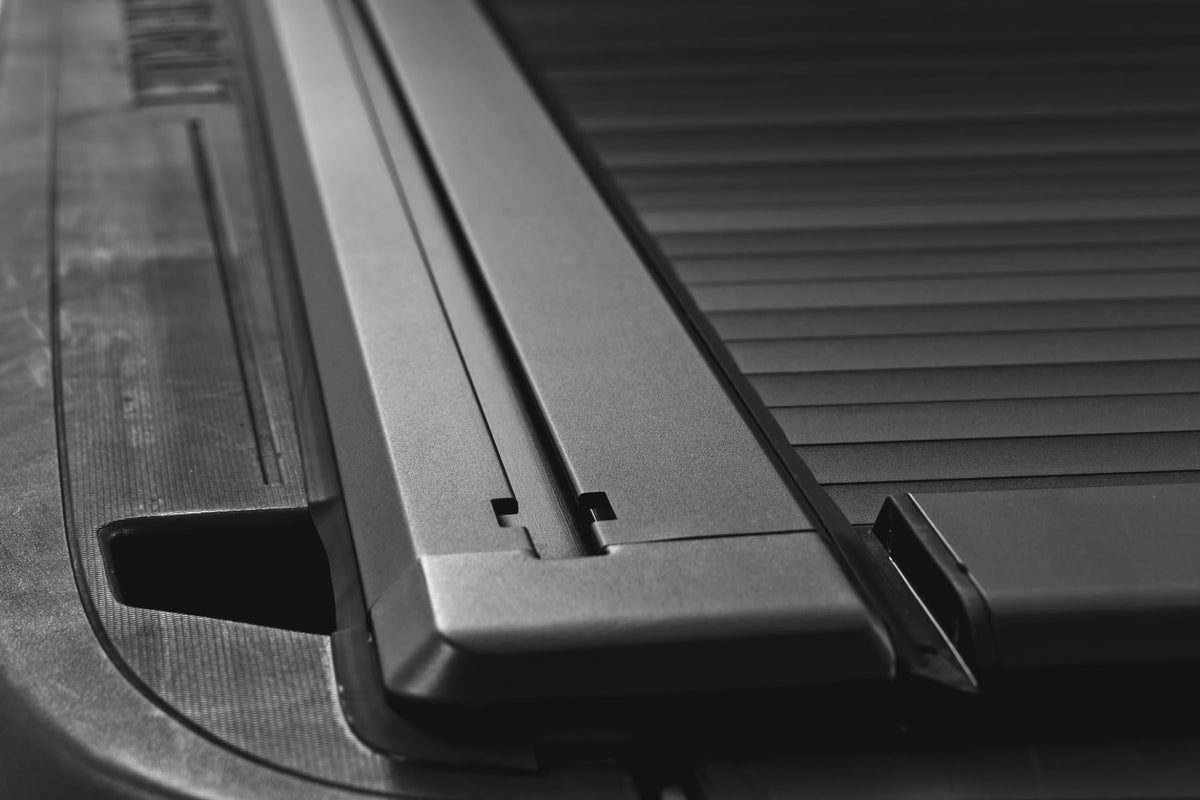 Rough Country Manual Retractable Bed Cover | 5'9" Bed | Chevy/GMC 1500 14-18 53214550