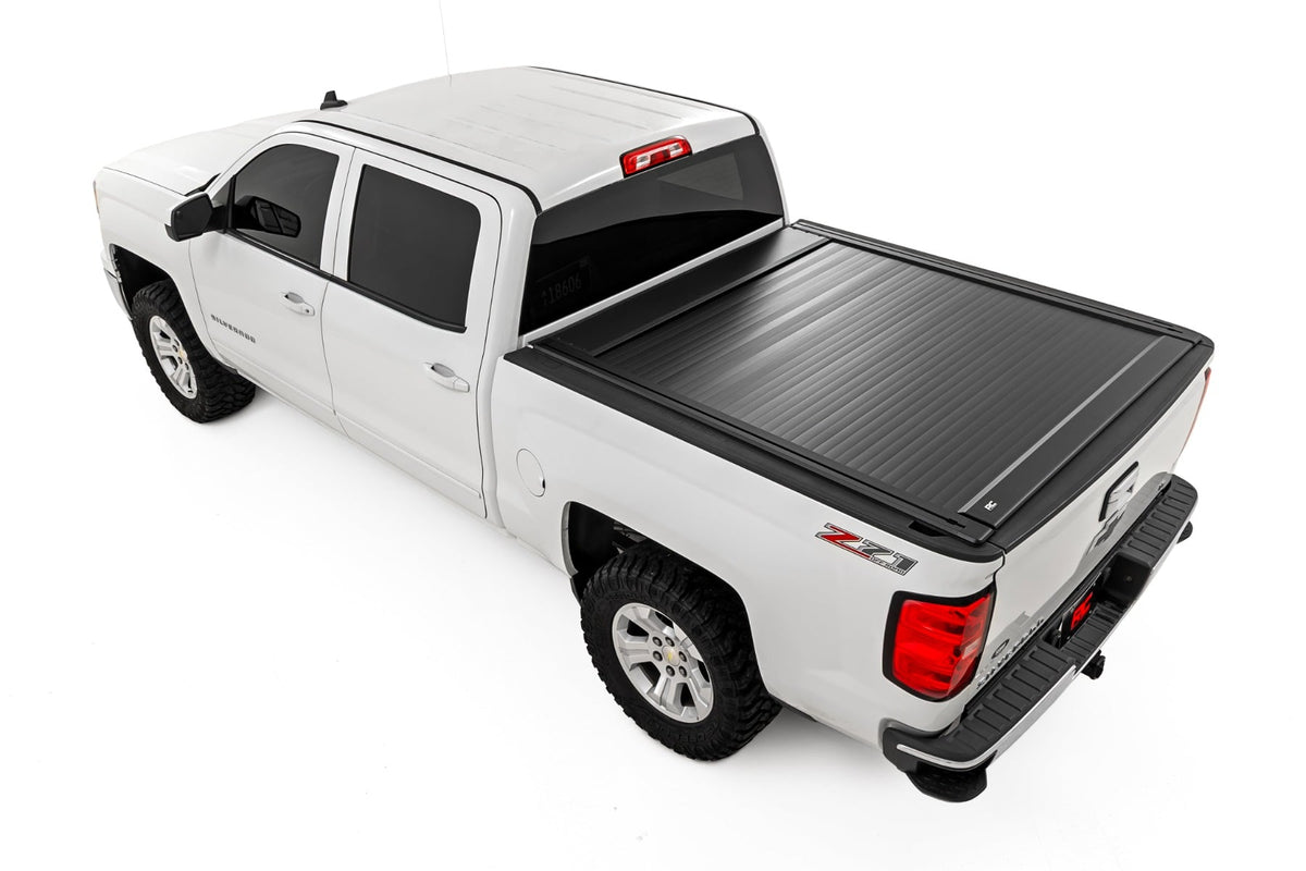 Rough Country Manual Retractable Bed Cover | 5'9" Bed | Chevy/GMC 1500 14-18 53214550