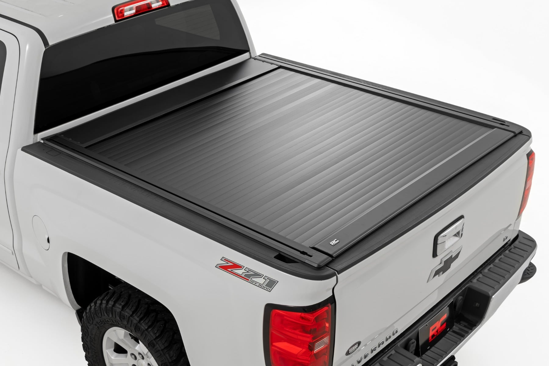 Rough Country Manual Retractable Bed Cover | 5'9" Bed | Chevy/GMC 1500 14-18 53214550