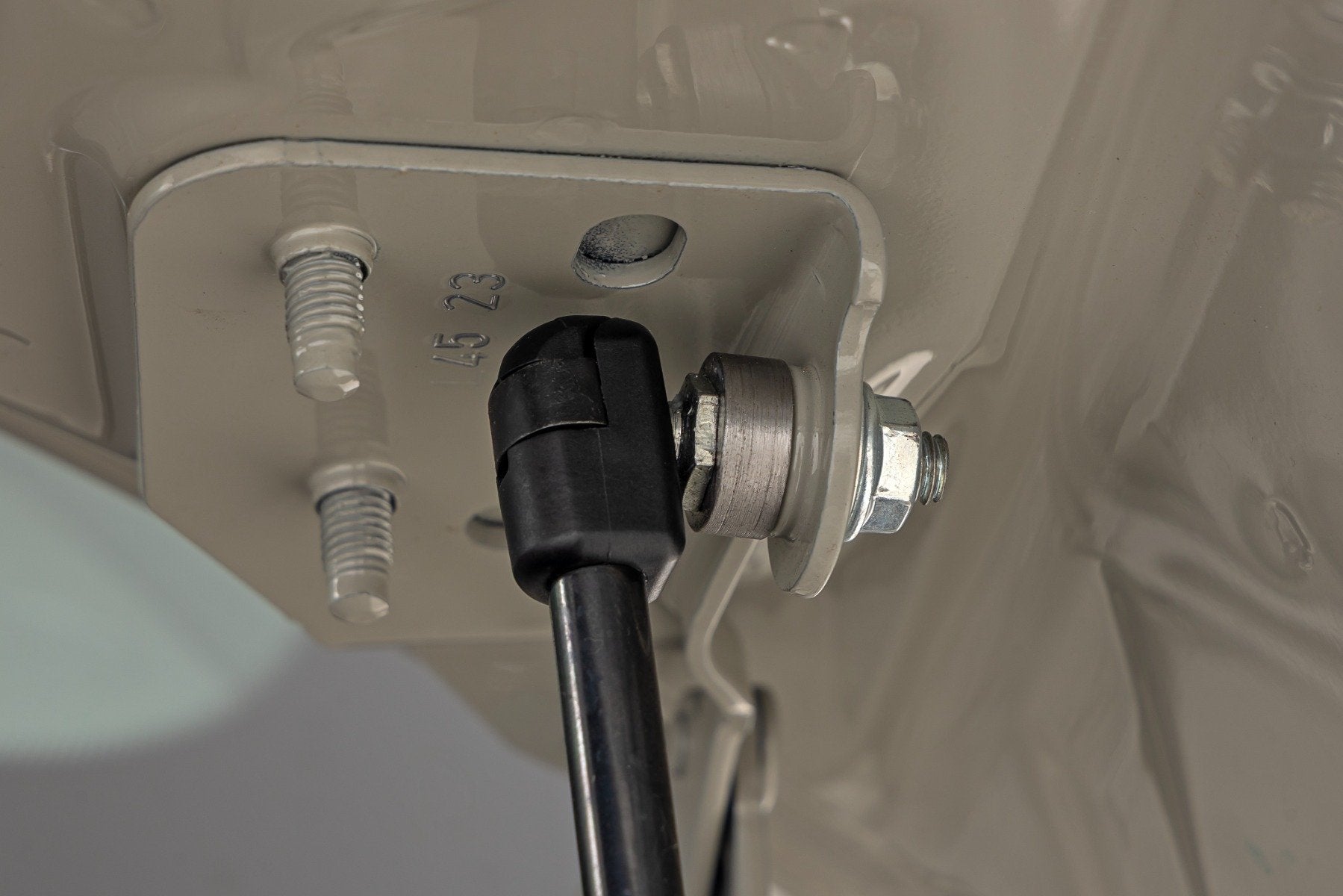 Rough Country Hood Struts | Mercedes-Benz Sprinter 3500 (19-22)/Sprinter 3500XD (19-25) 85001