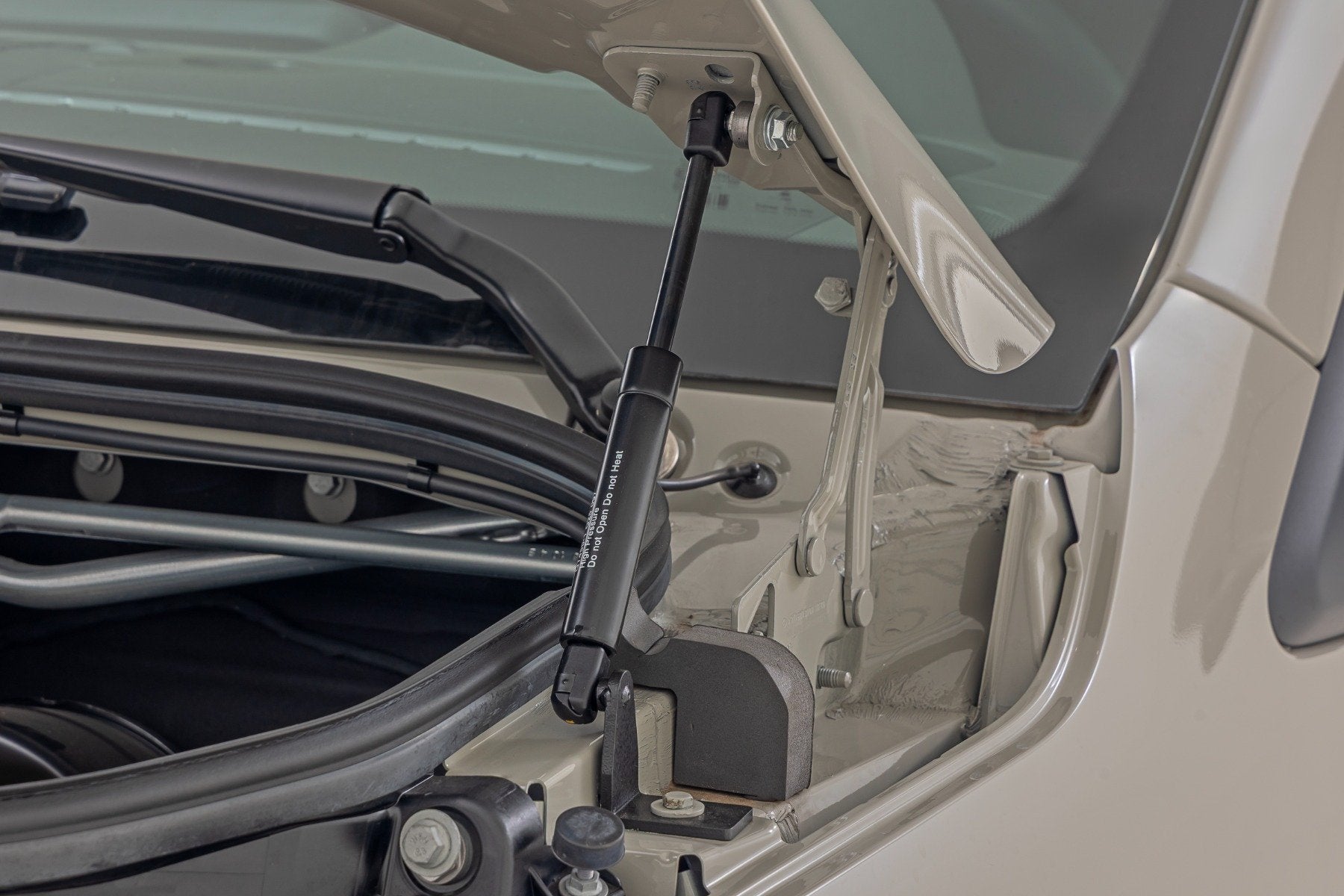 Rough Country Hood Struts | Mercedes-Benz Sprinter 3500 (19-22)/Sprinter 3500XD (19-25) 85001