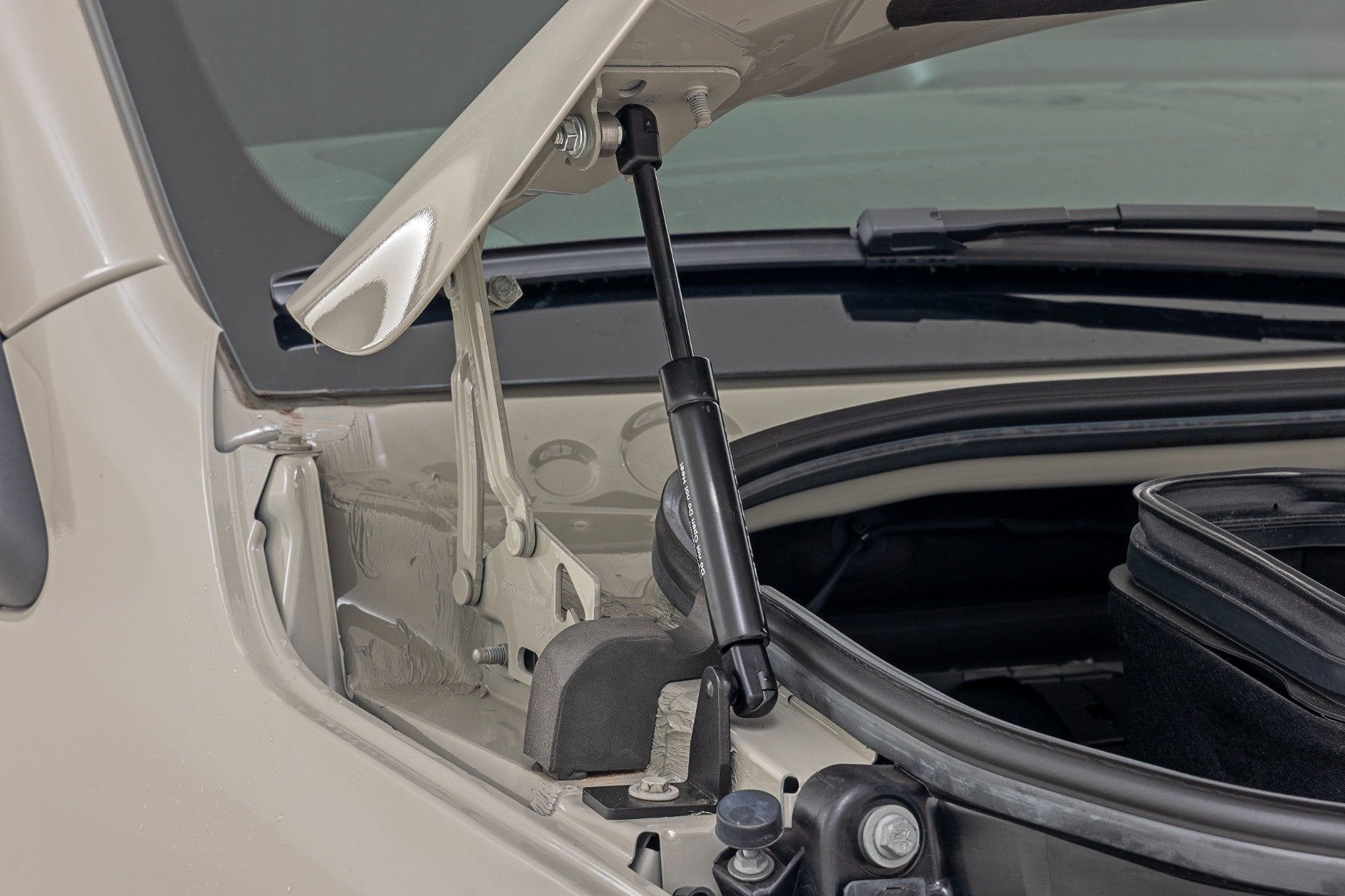 Rough Country Hood Struts | Mercedes-Benz Sprinter 3500 (19-22)/Sprinter 3500XD (19-25)