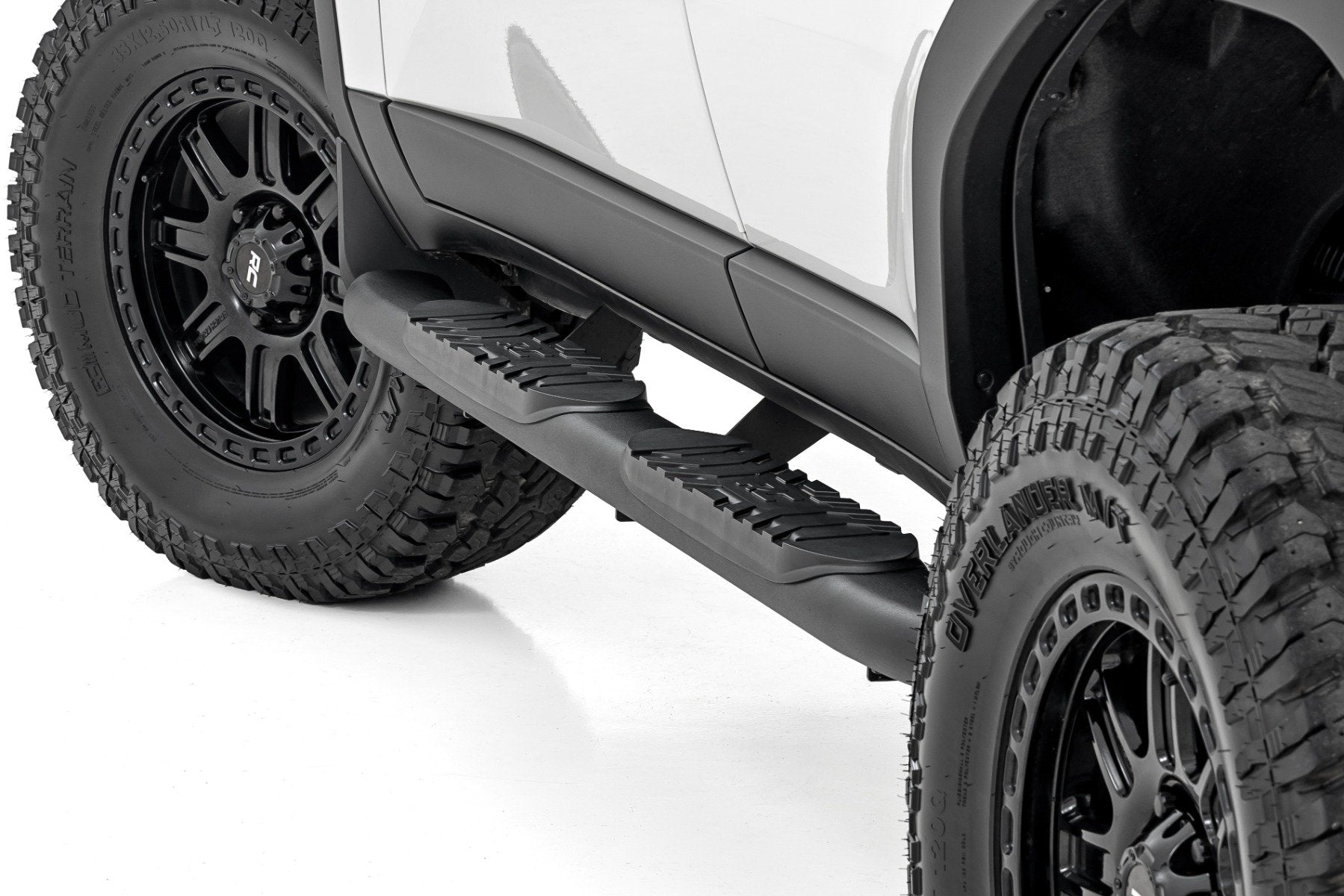 Rough Country Oval Nerf Steps | Black | for Toyota Land Cruiser 4WD (2024-2025) 21018