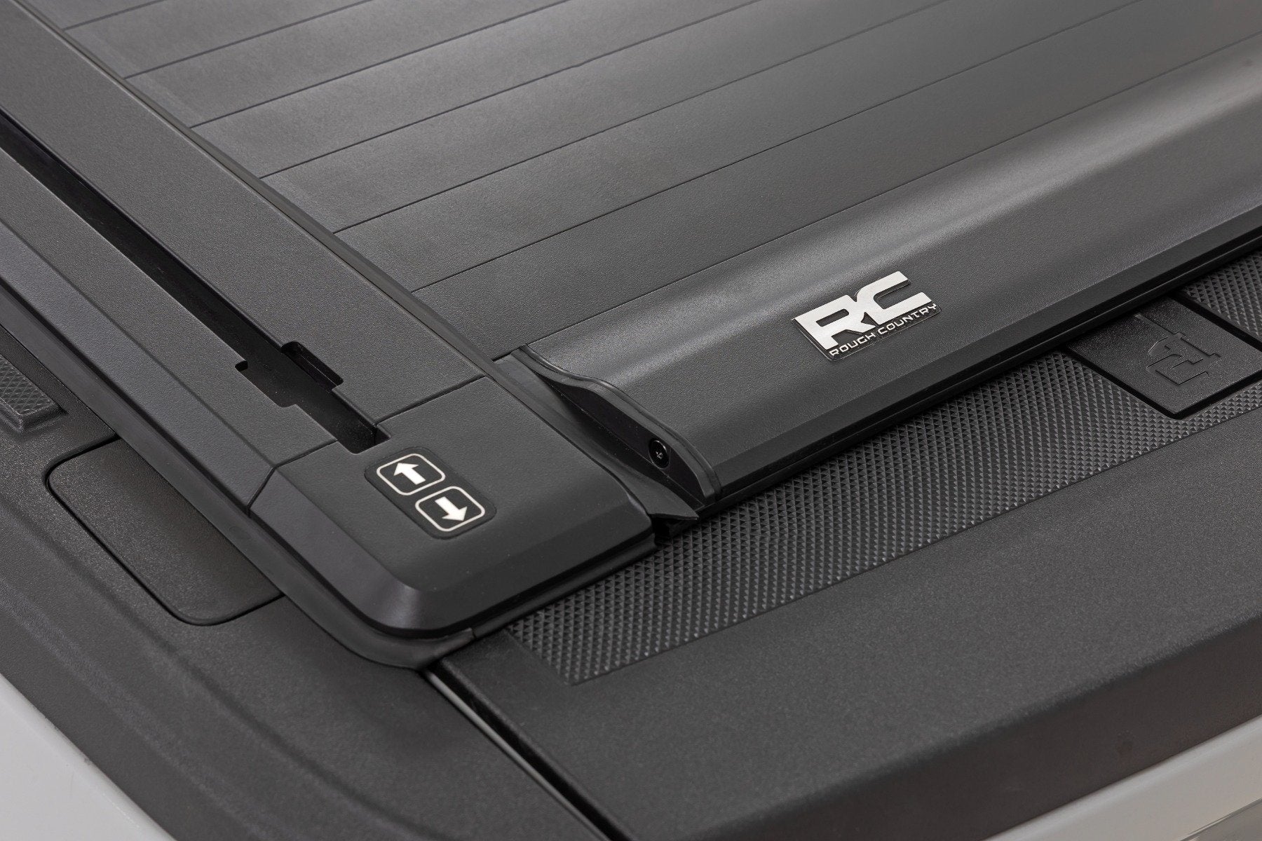 Rough Country Powered Retractable Bed Cover | 5'7" Bed | for Ford F150 (15-25) 51509550