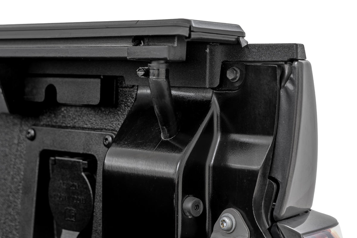 Rough Country Manual Retractable Bed Cover | 5'7" Bed | for Toyota Tundra 22-26 53514551