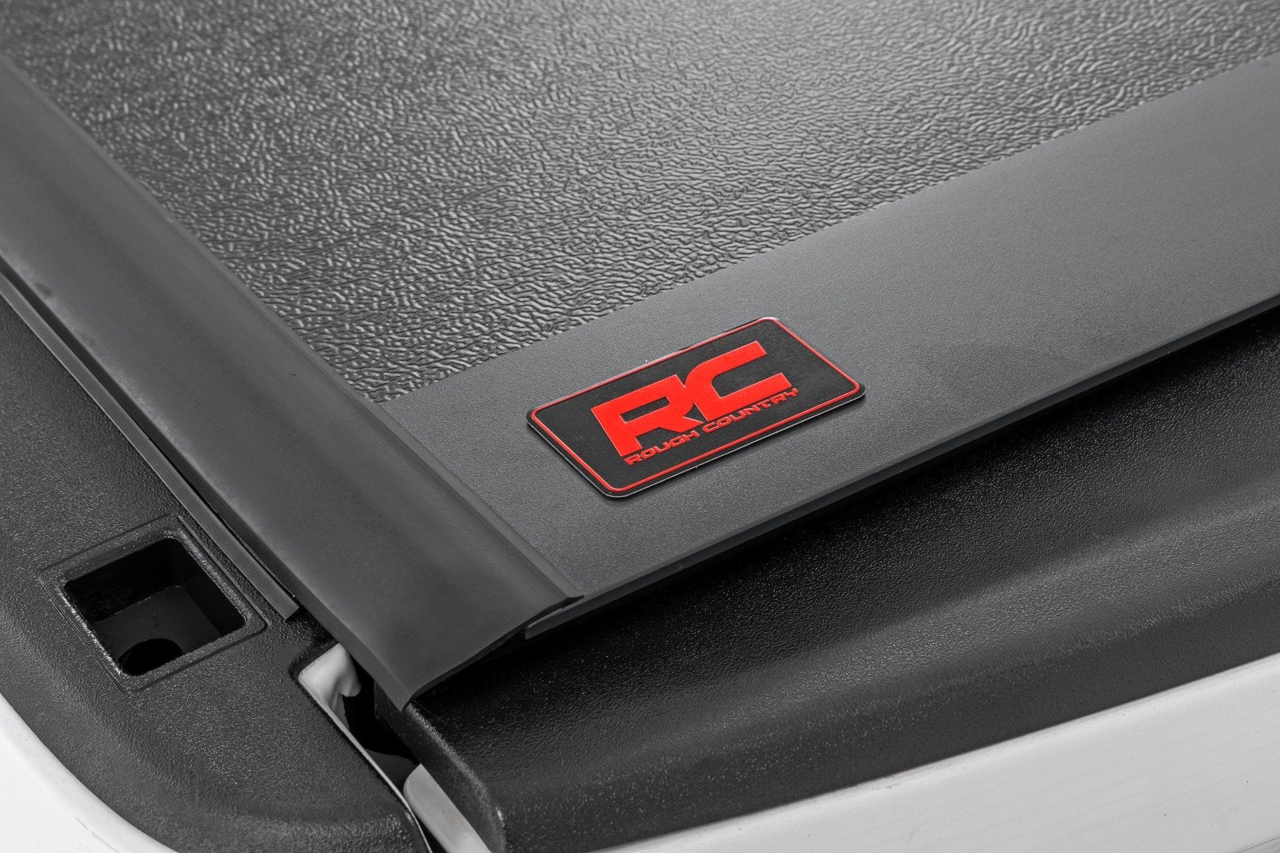 Rough Country Low Profile Bed Cover | 5'7" Bed | No Rambox 09-18 / 19-UP Classic for Ram 1500 47319550B