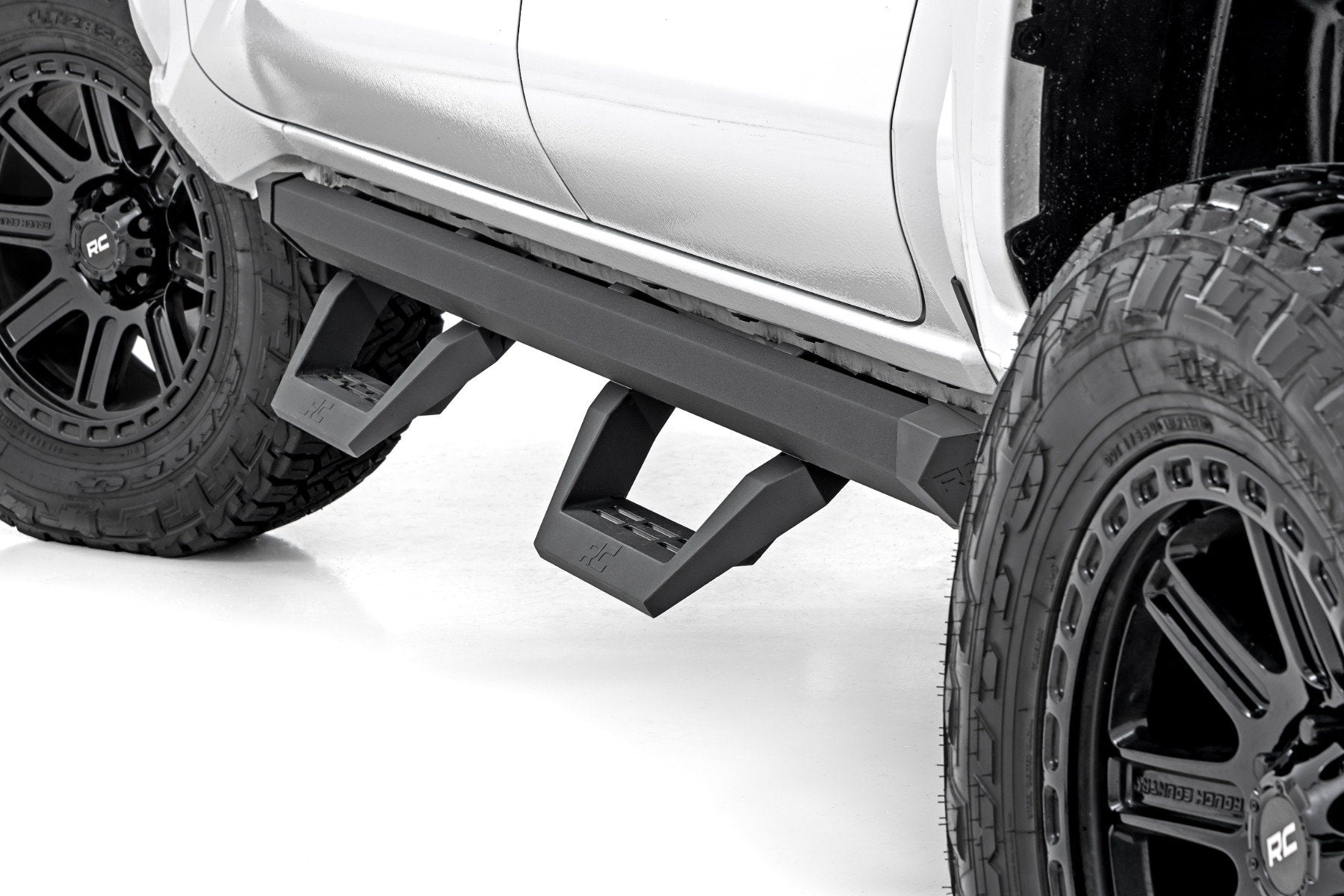 Rough Country SRX2 Adjustable Aluminum Steps | Double Cab for Toyota Tacoma 2024 73004
