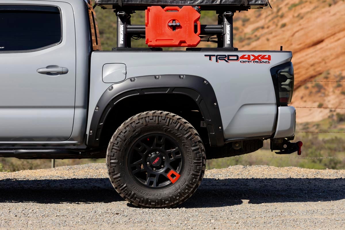 Rough Country Defender Pocket Fender Flare White For Toyota Tacoma 16-23 A-T11621-O4O