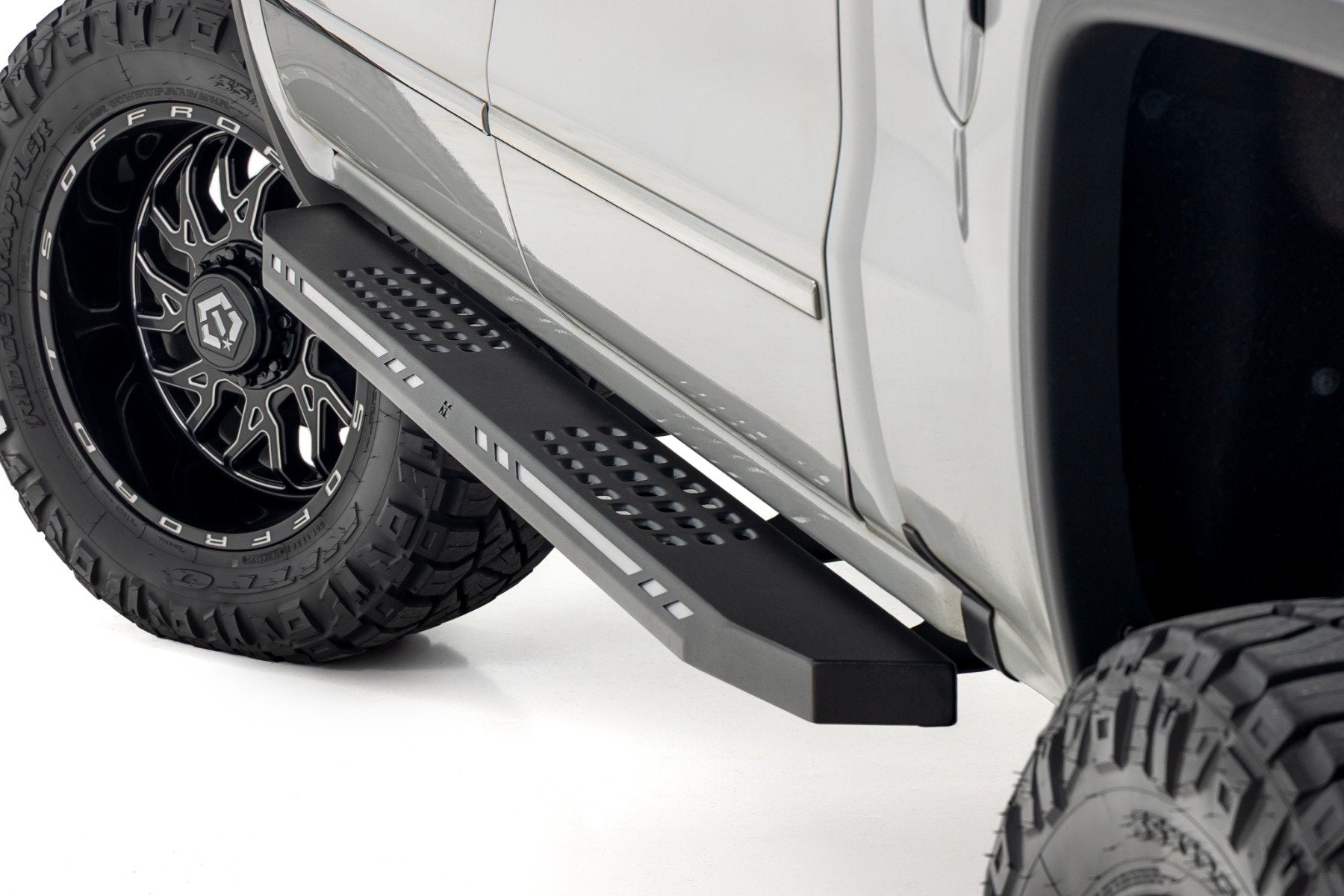 Rough Country AC2 Running Boards | Amber/White | Crew Cab | Chevy/GMC 1500 (2007-2018)