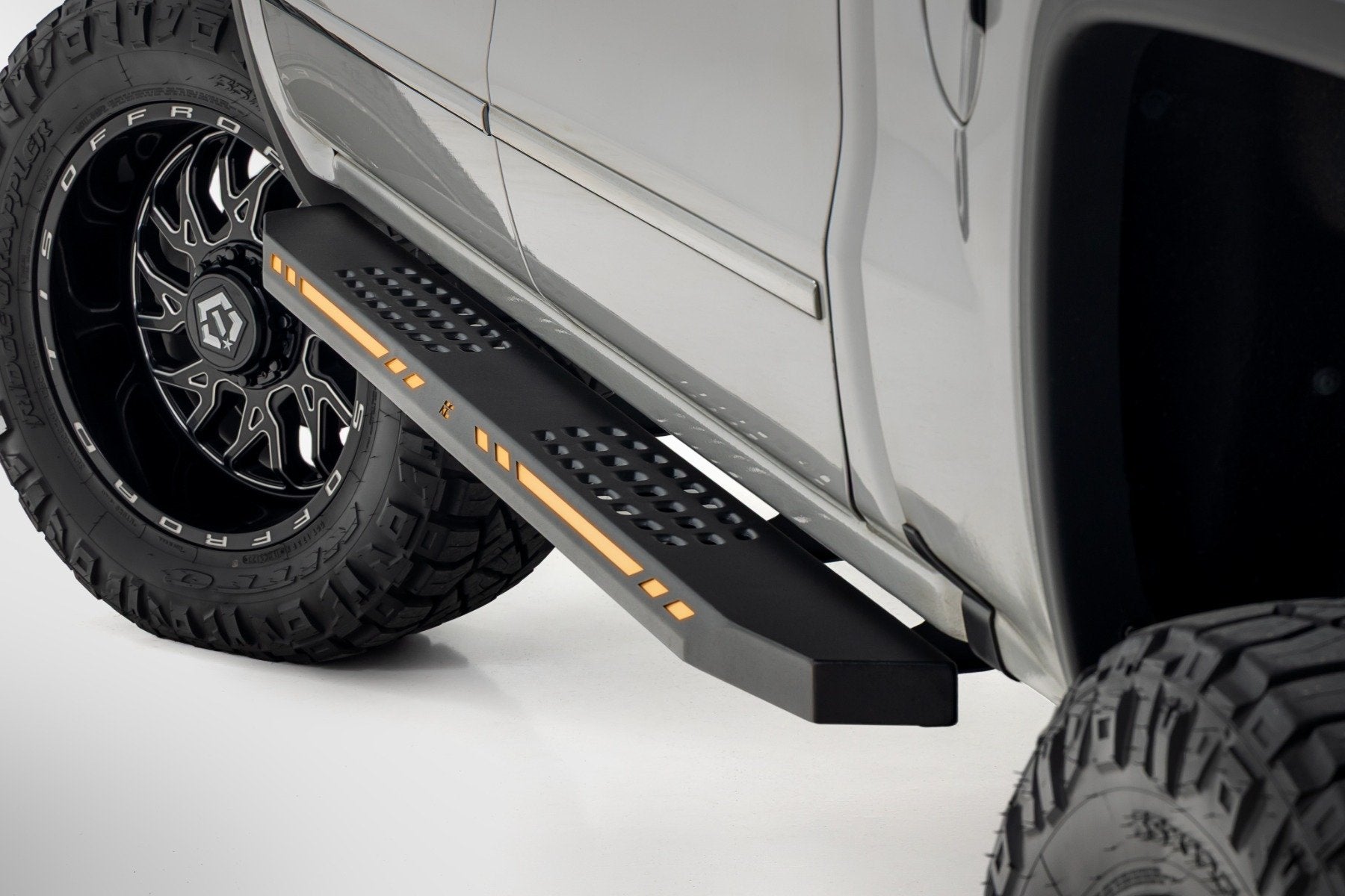 Rough Country AC2 Running Boards | Amber/White | Crew Cab | Chevy/GMC 1500 (2007-2018)