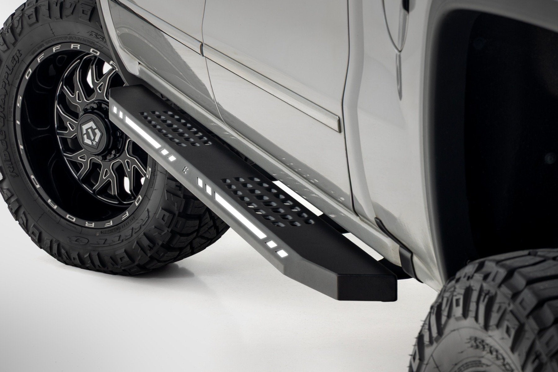 Rough Country AC2 Running Boards | Amber/White | Crew Cab | Chevy/GMC 1500 (2007-2018)