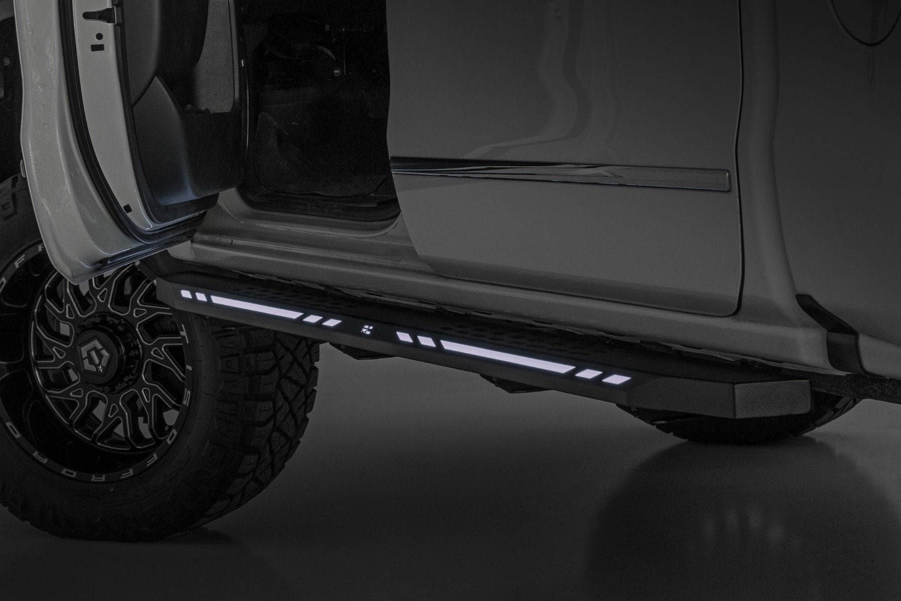 Rough Country AC2 Running Boards | Amber/White | Crew Cab | Chevy/GMC 1500 (2007-2018) 57003
