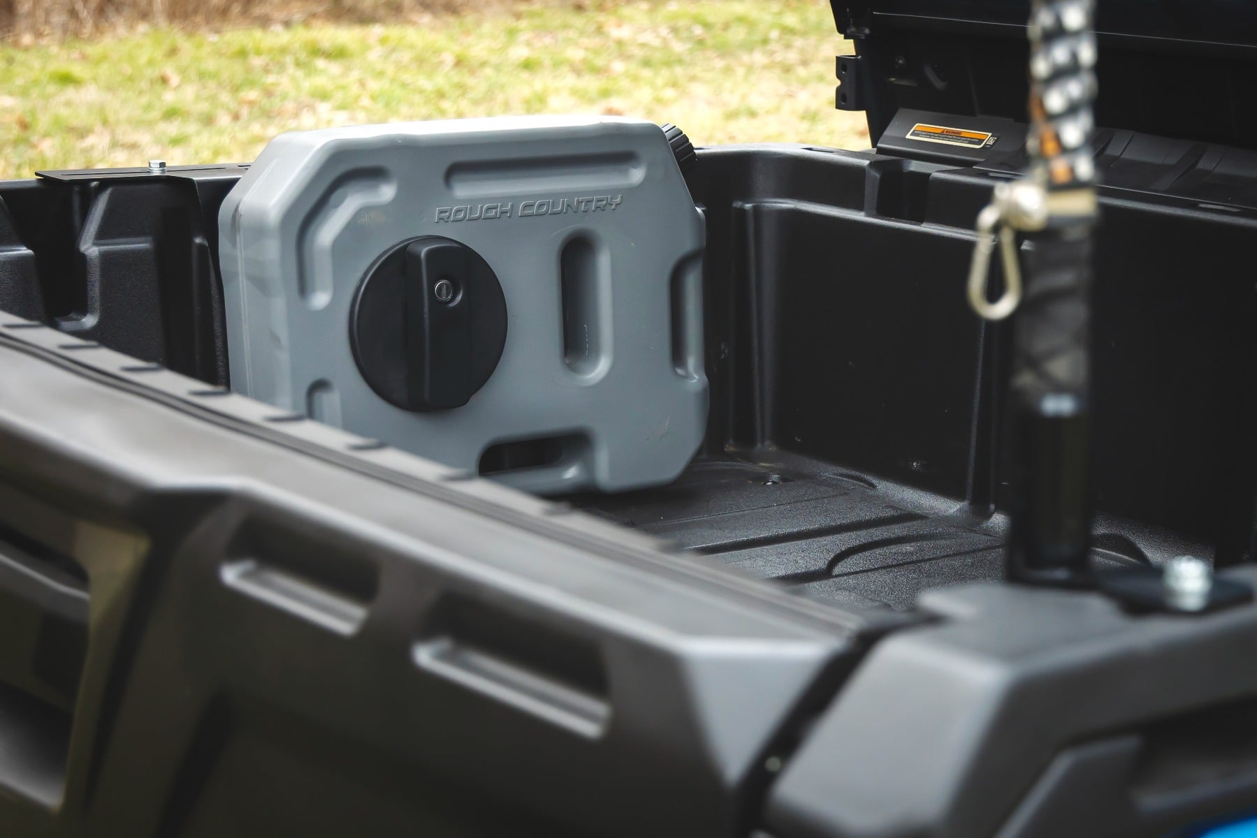 Rough Country 10L Fluid Container Bed Side Mount | Polaris/Can-Am/CFMOTO 99090