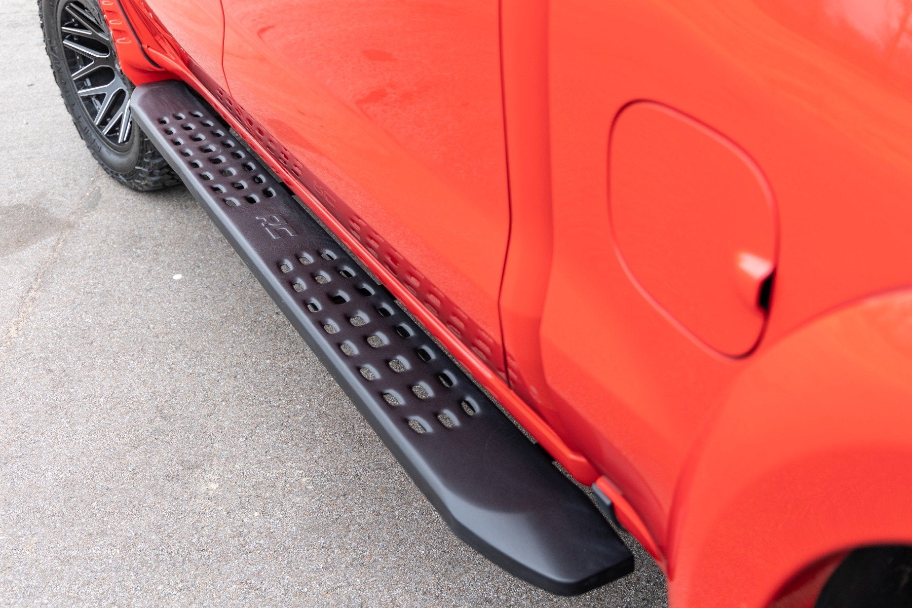 RPT2 Running Boards Crew Cab Black Chevy/GMC 1500/2500HD 19-22 44002