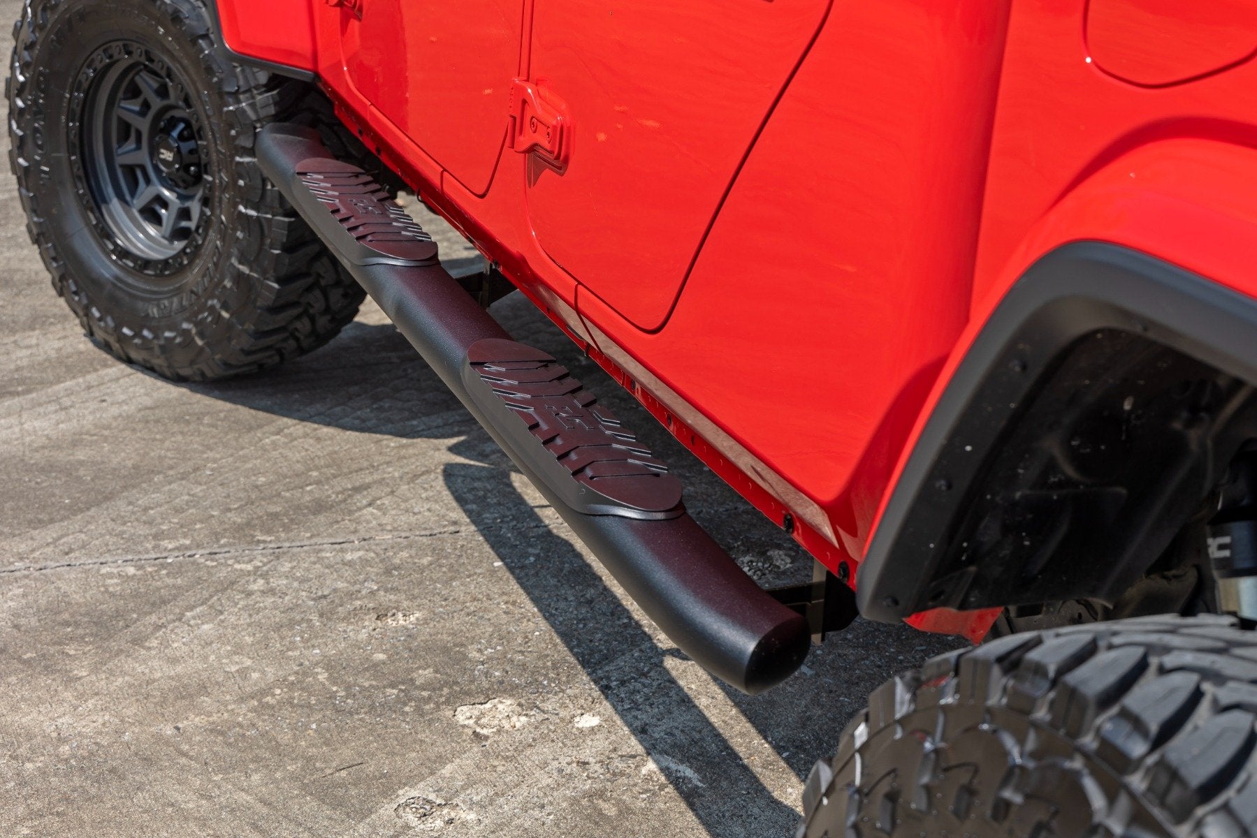 Rough Country Oval Nerf Steps Black Jeep Gladiator JT 20-23 21015