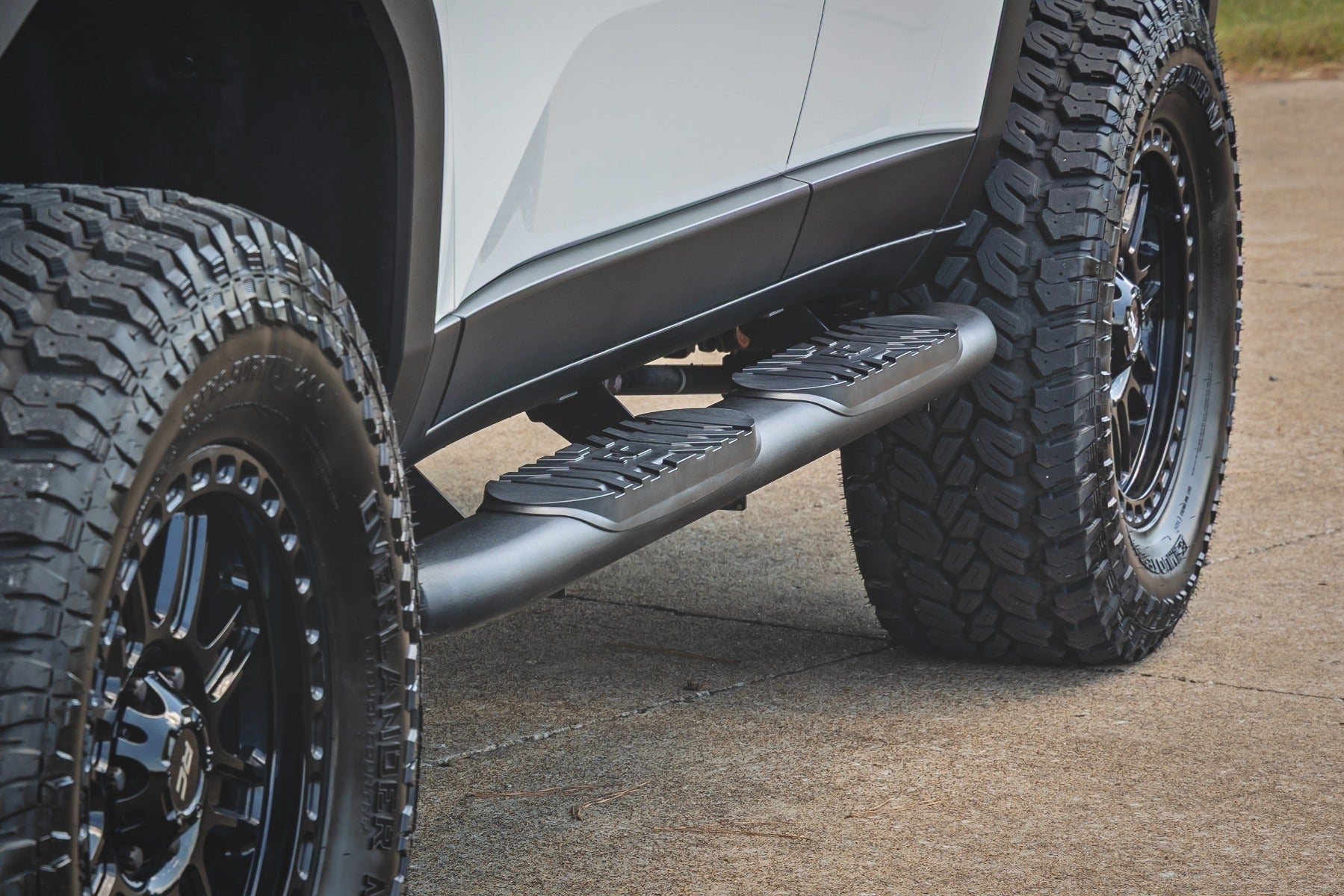 Rough Country Oval Nerf Steps | Black | for Toyota Land Cruiser 4WD (2024-2025) 21018