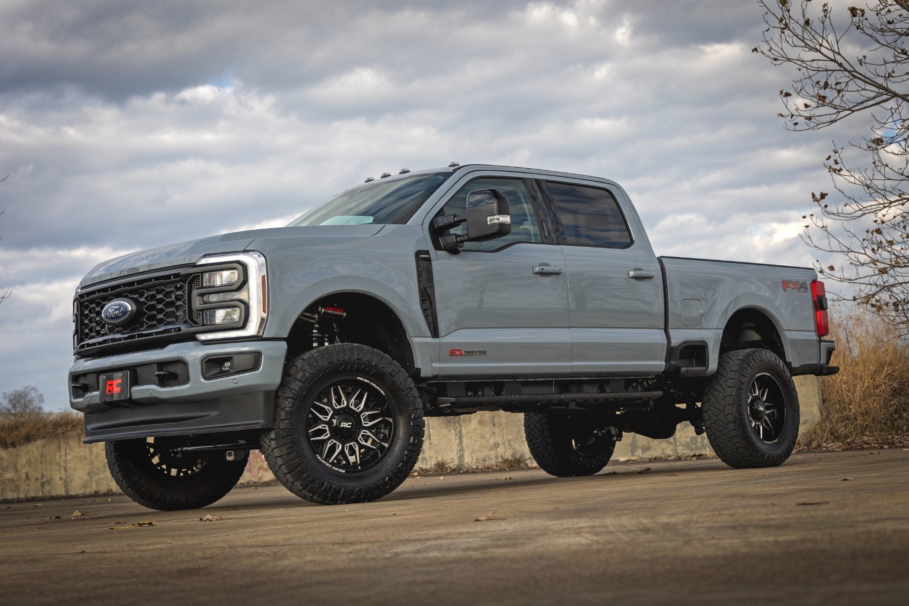 Rough Country 4.5" Lift Kit Radius Arm Diesel M1 for Ford F250/F350 23-26 400340