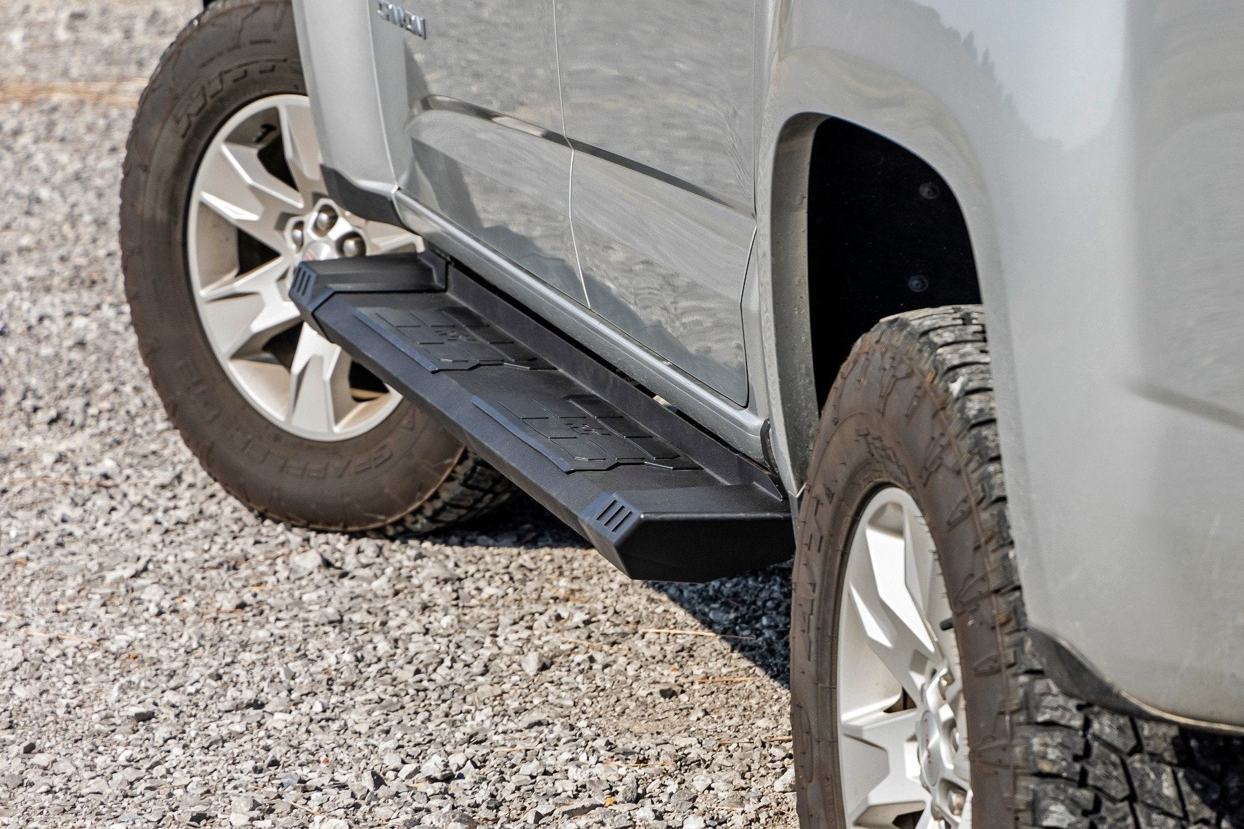 Rough Country HD2 Running Boards Crew Cab Chevy/GMC Canyon/Colorado 2015-2023 SRB151977A
