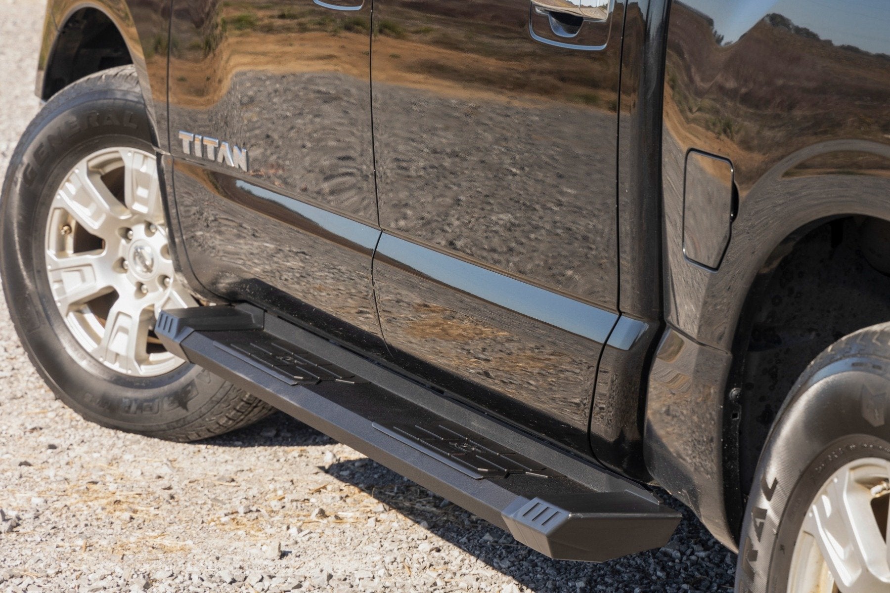 Rough Country HD2 Running Boards Crew Cab Nissan Titan 2004-2024 SRB041785A