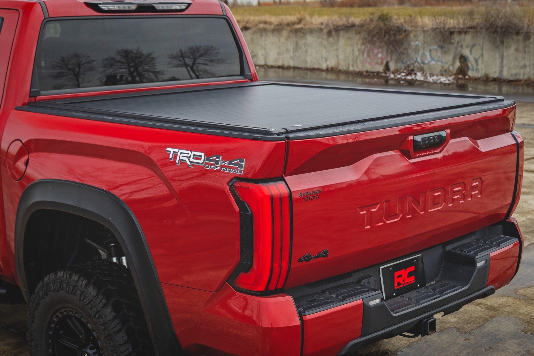 Rough Country Powered Retractable Bed Cover | 5'7" Bed | for Toyota Tundra 22-25 51514551
