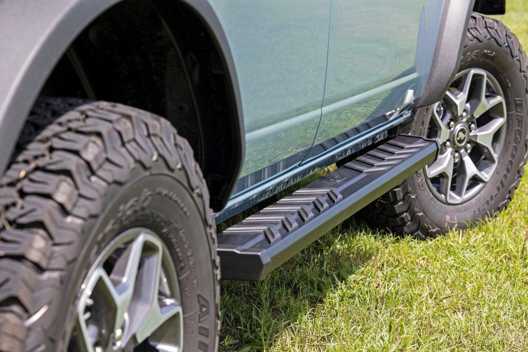 Rough Country BA2 Running Boards | Side Step Bars | 4-Door | for Ford Bronco 4WD (2021-2025) 41007A