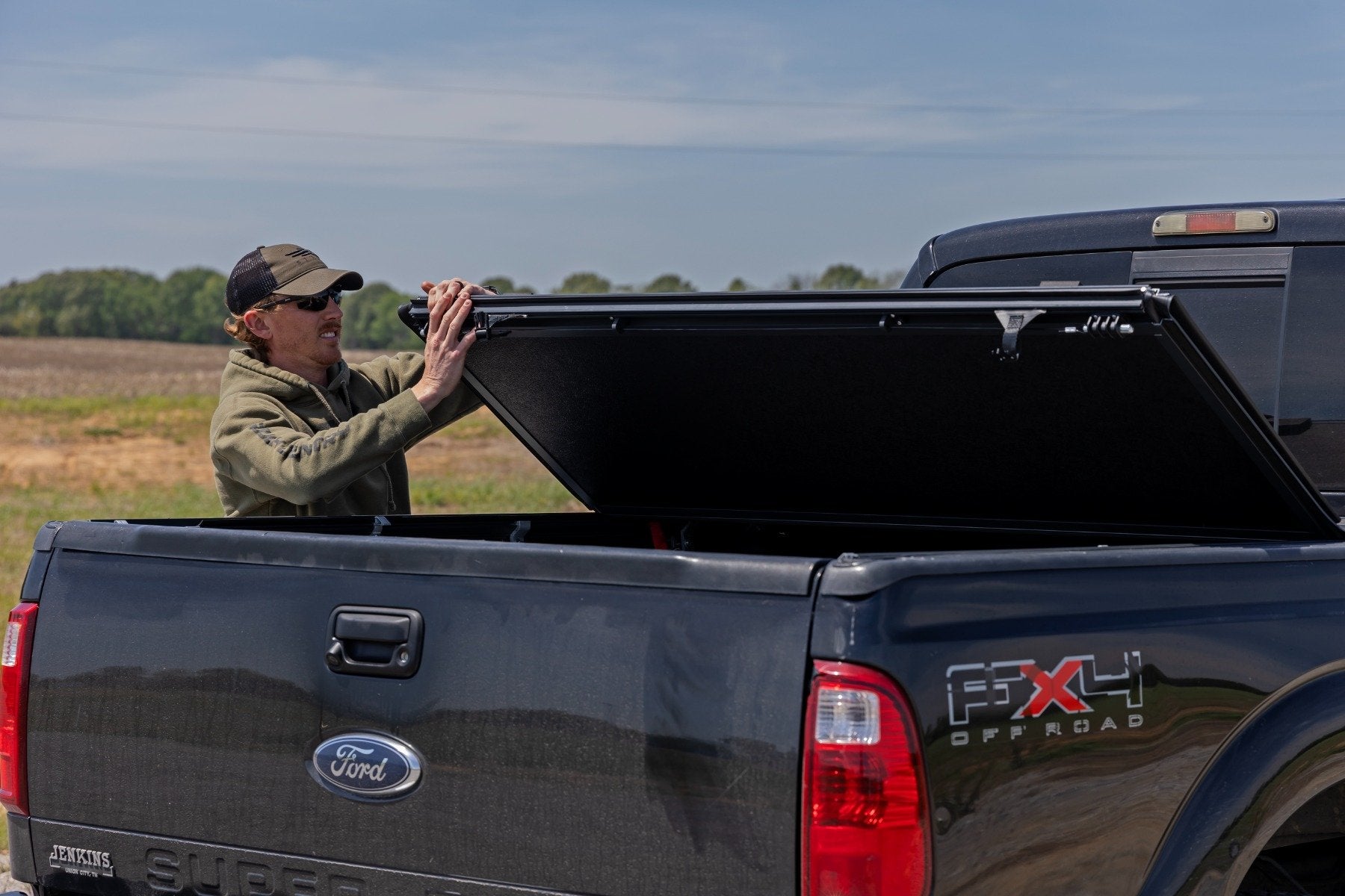 Rough Country Low Profile Bed Cover 6'10" Bed Ford F250/F350 99-16 47214651B