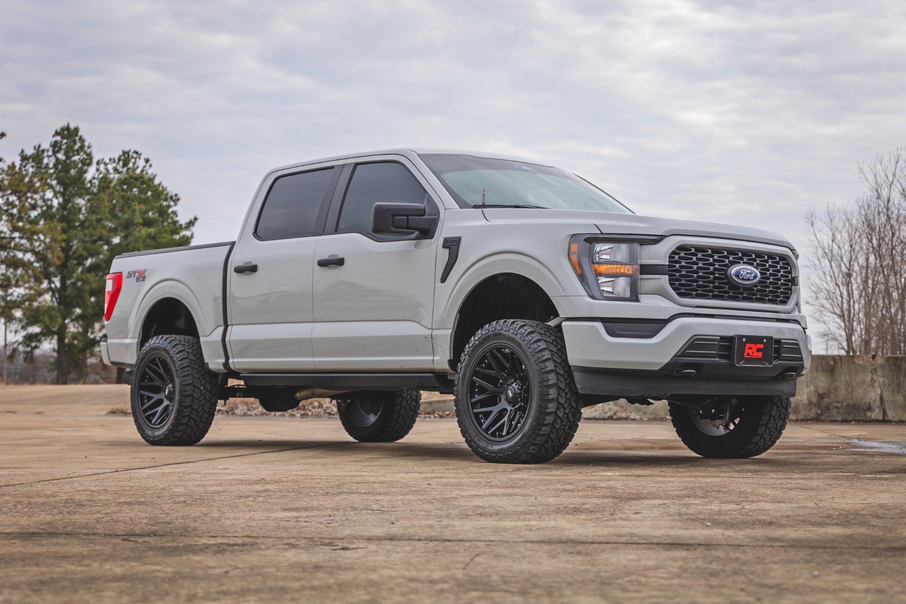 Rough Country 4" Lift Kit | Forged UCA | M1/M1 | No Cut | for Ford F-150 4WD (2021-2025)