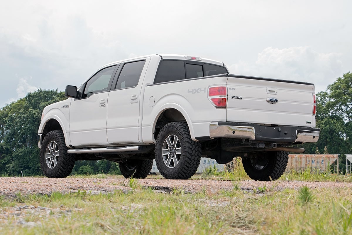 Rough Country 3" Lift Kit for Ford F-150 4wd 2009-2013 w/M1 Struts 54440RED