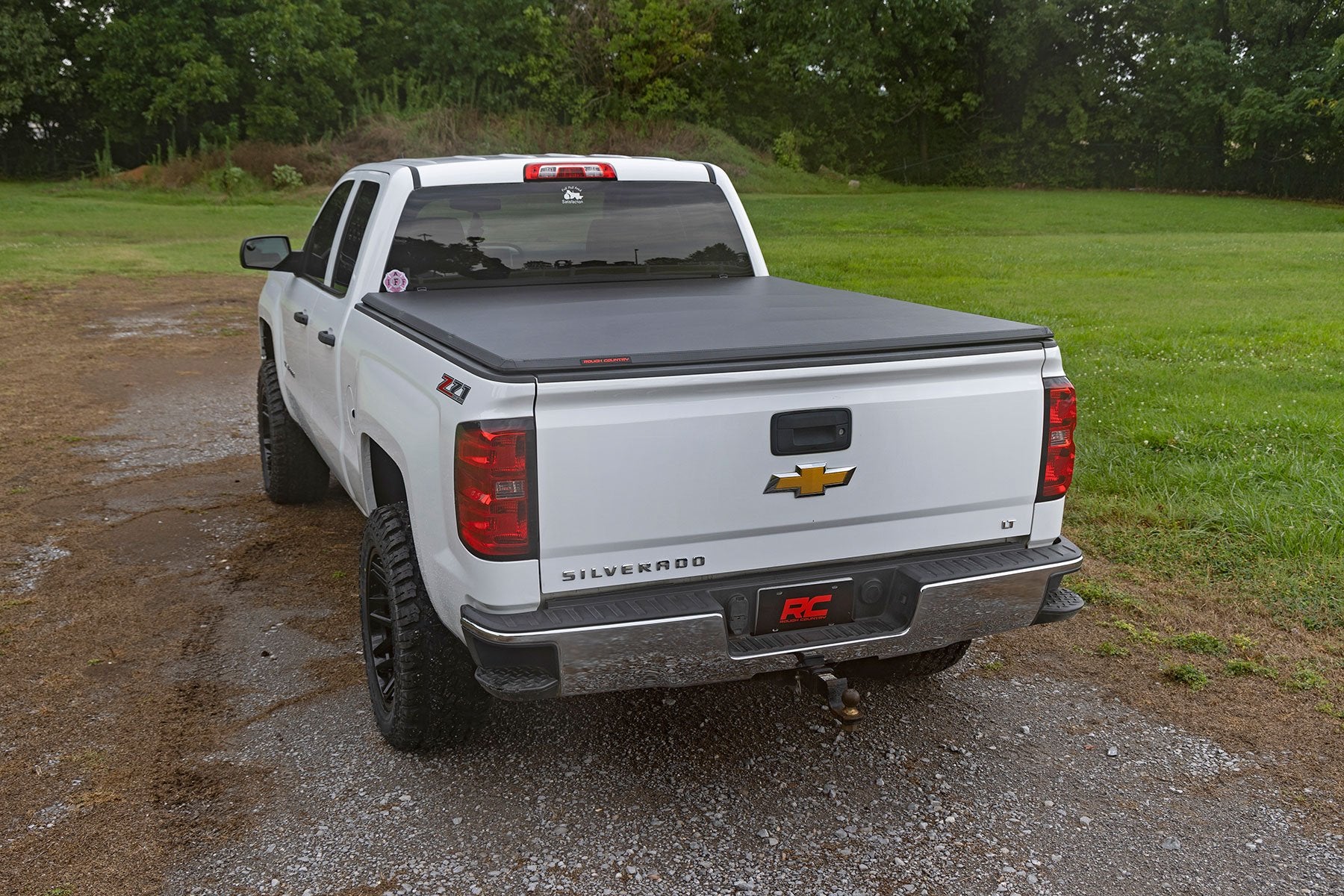 Rough Country Soft Tri-Fold Bed Cover | 6'7" Bed | Chevy/GMC 1500/2500HD/3500HD (14-19 & Classic) 41214650A
