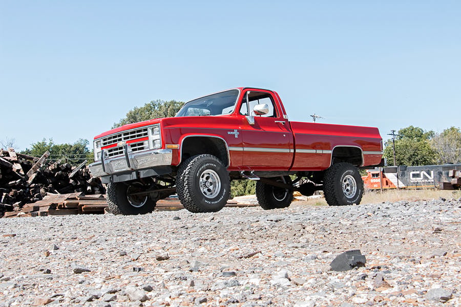 Rough Country 4in GM Suspension Lift Kit System 52in Rear Springs 19530