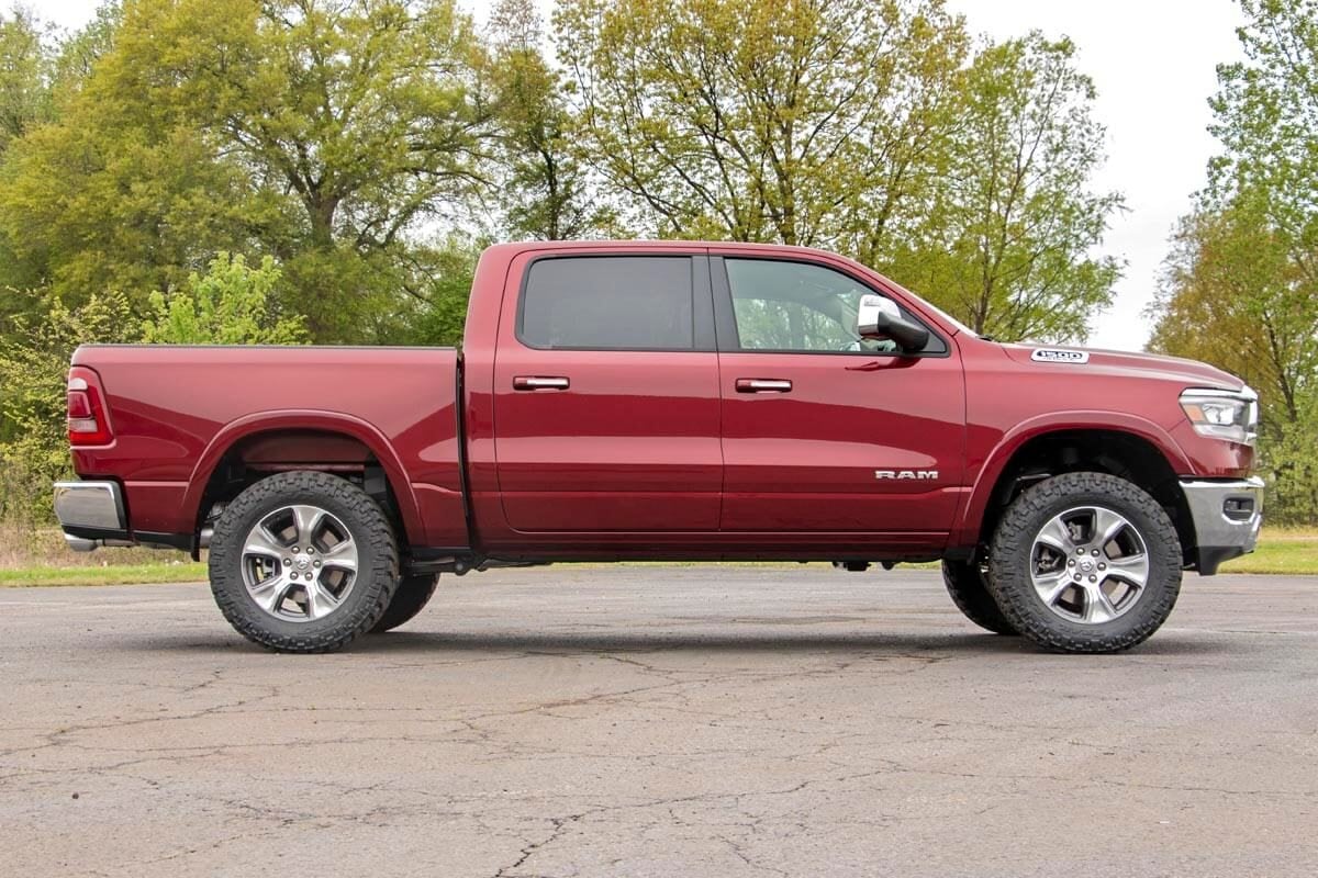 Rough Country 3.5" Lift Kit N3 Struts for Ram 1500 2019-2025 31431RED