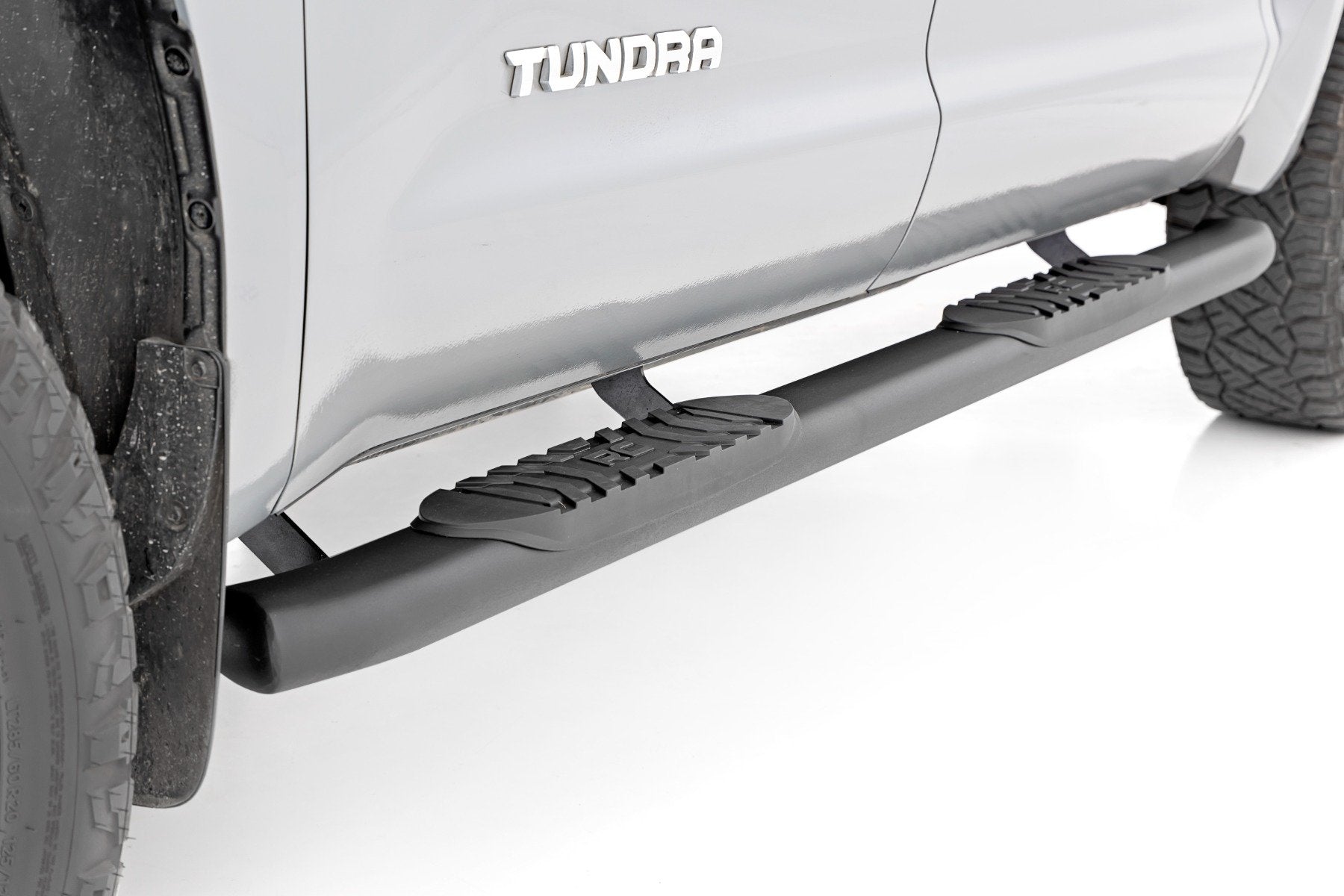 Rough Country Oval Nerf Step Crew Cab Black Toyota Tundra 2WD/4WD (07-21) 21009