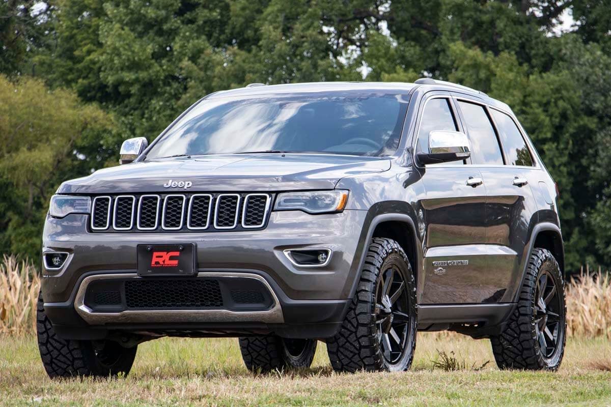 Rough Country 2.5in Lift Kit For Jeep Grand Cherokee WK2 11-22
