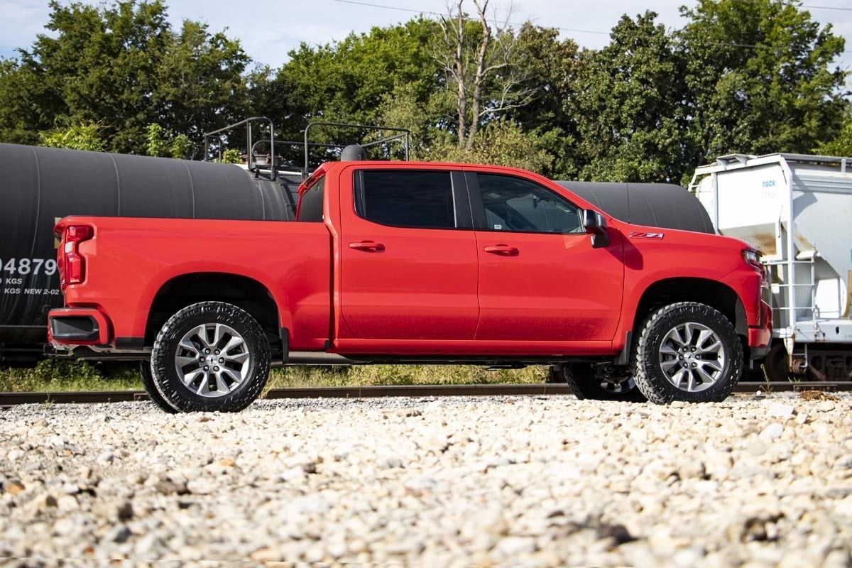 Rough Country 3.5" Lift Kit Vertex Rear Mono Leaf Chevy Silverado 1500 22-25 28250RED