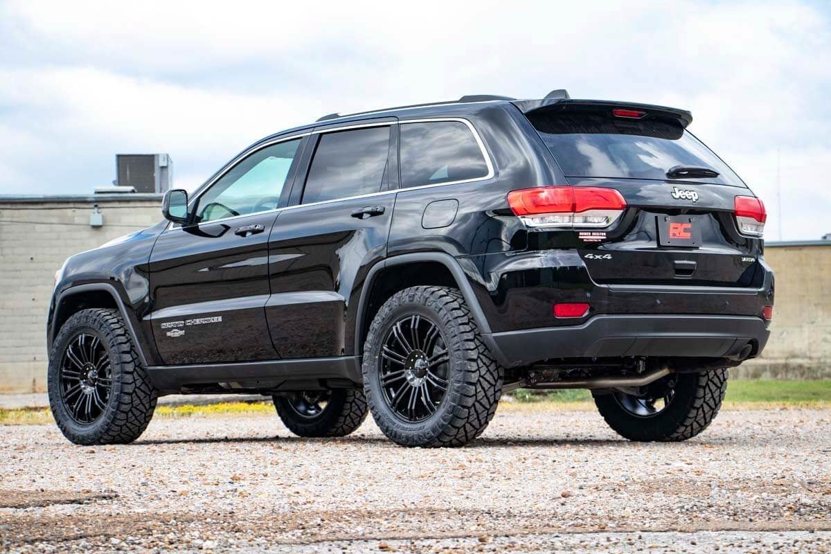 Rough Country 2.5in Lift Kit For Jeep Grand Cherokee WK2 11-22