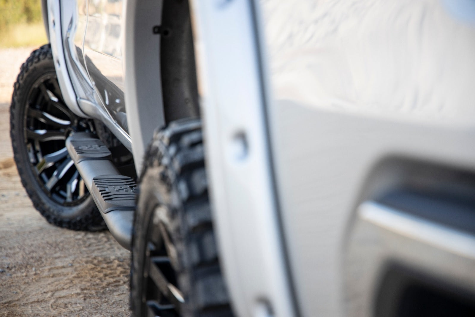 Rough Country GM Oval Nerf Step Bars 19-25 GM 1500/2020 2500HD/3500 HD CREW CAB 21002