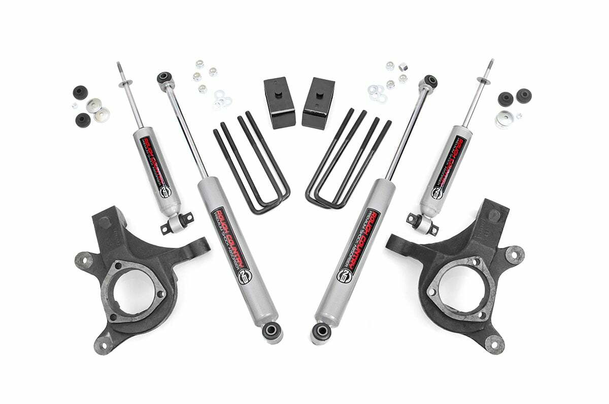 Rough Country 3in GM Suspension Lift Kit 99-06 1500 PU 2WD -1