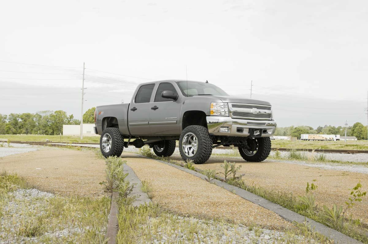 Rough Country 7.5 Inch Lift Kit M1 Struts/M1 Chevy/GMC 1500 07-13 4WD -4