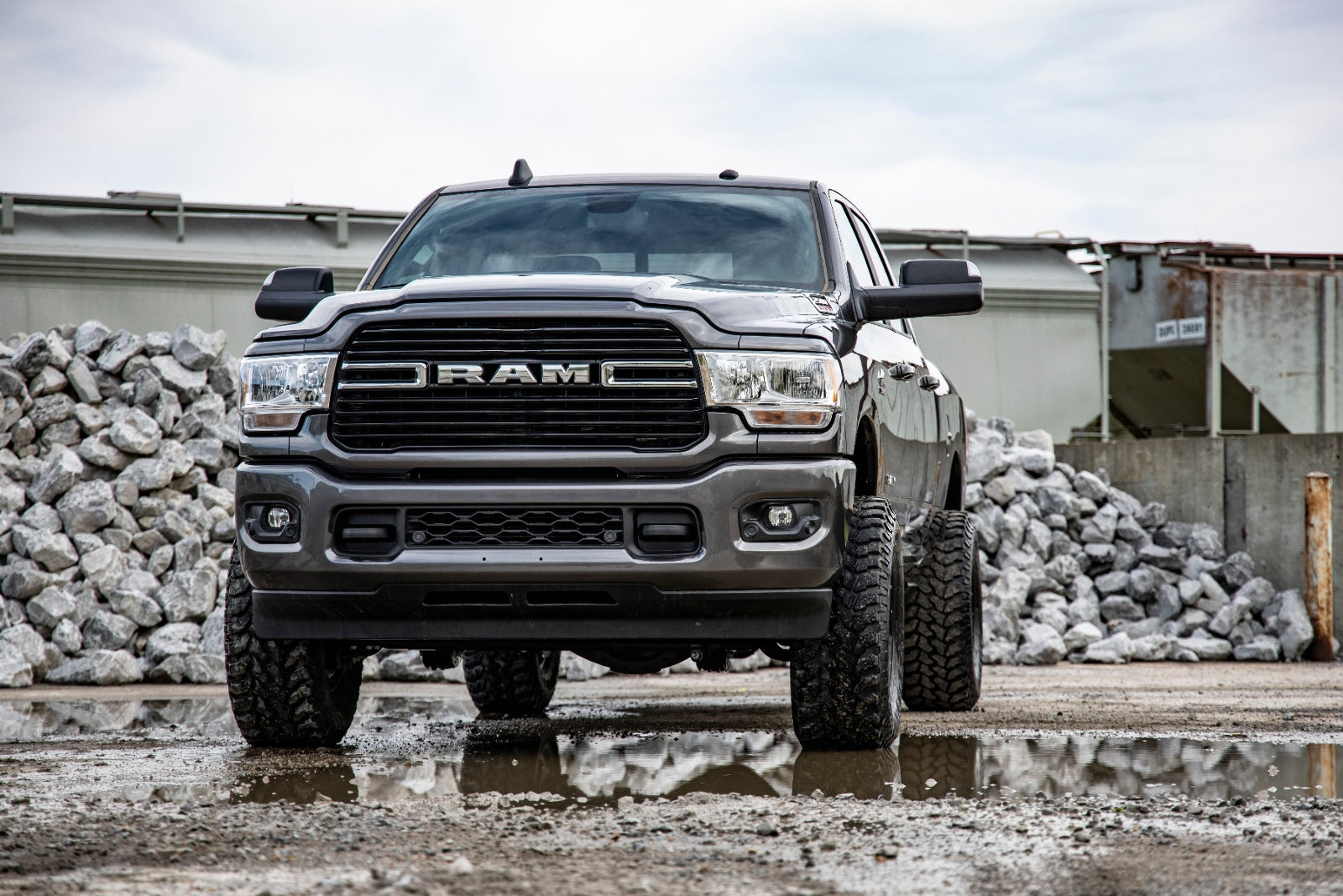 Rough Country 2.5in Leveling Kit w/Shocks 14-23 Ram 2500/3500 4WD Coil Model 37735